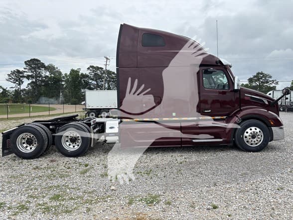 2023 Peterbilt — photo 3