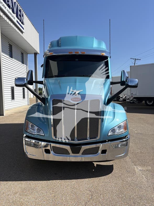 2023 Peterbilt — photo 2