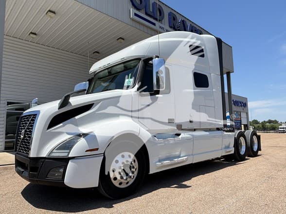 2020 Volvo VNL 760 — photo 2