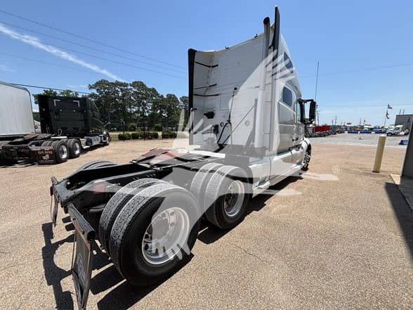 2020 Volvo VNL 760 — photo 6