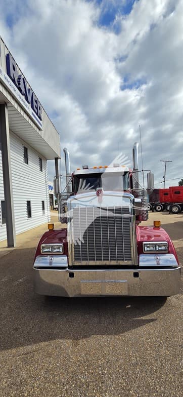 2024 Kenworth W900 — photo 3