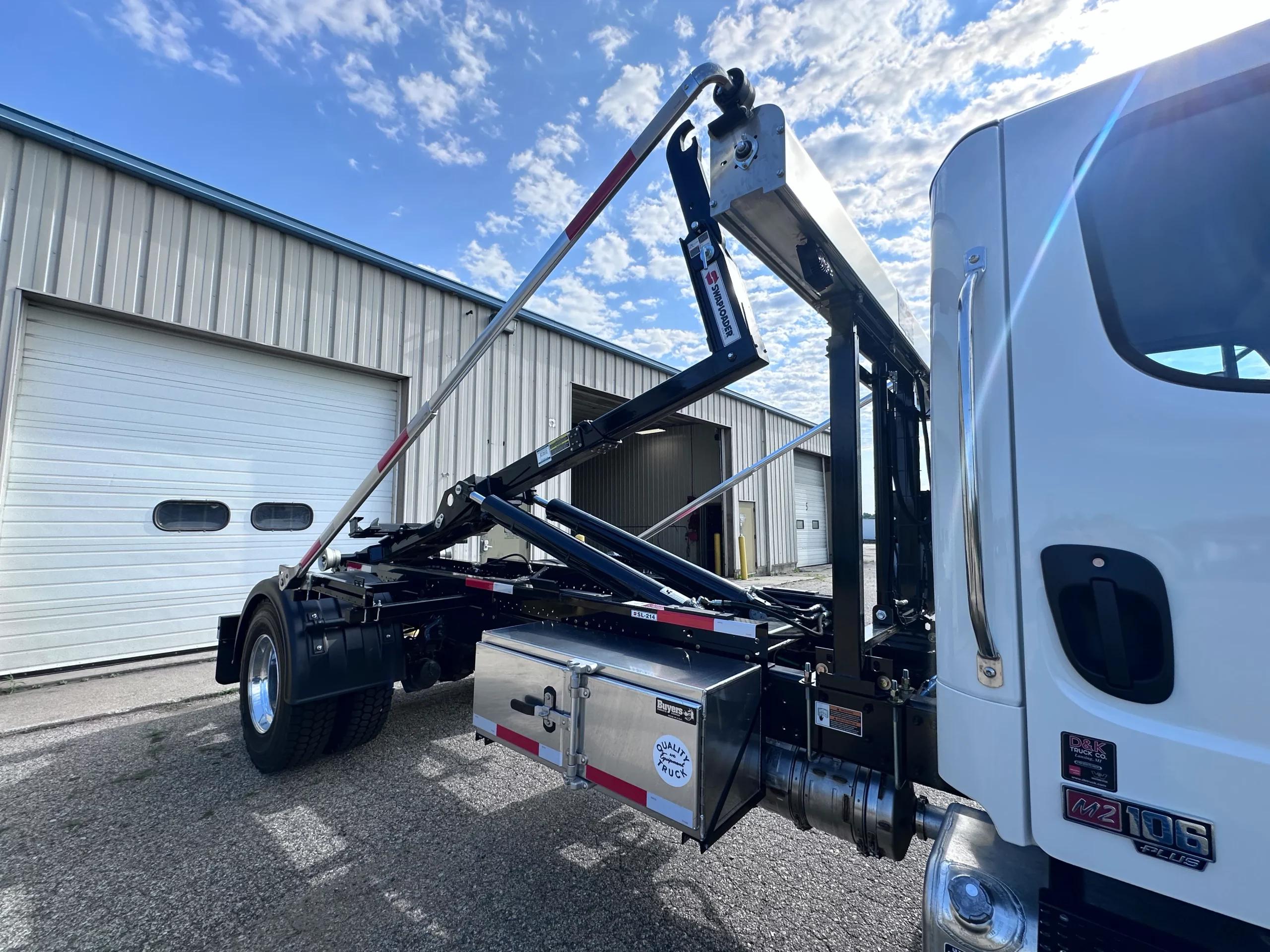 2025 Freightliner M2 106 — photo 6