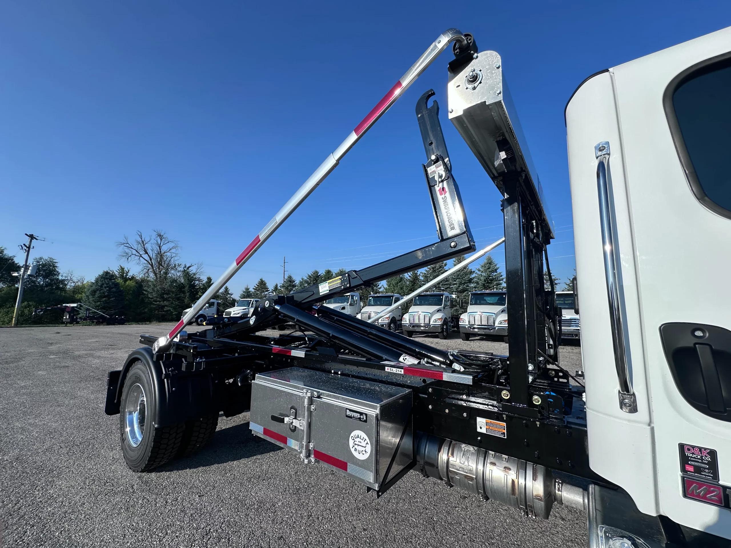 2025 Freightliner M2 106 — photo 6
