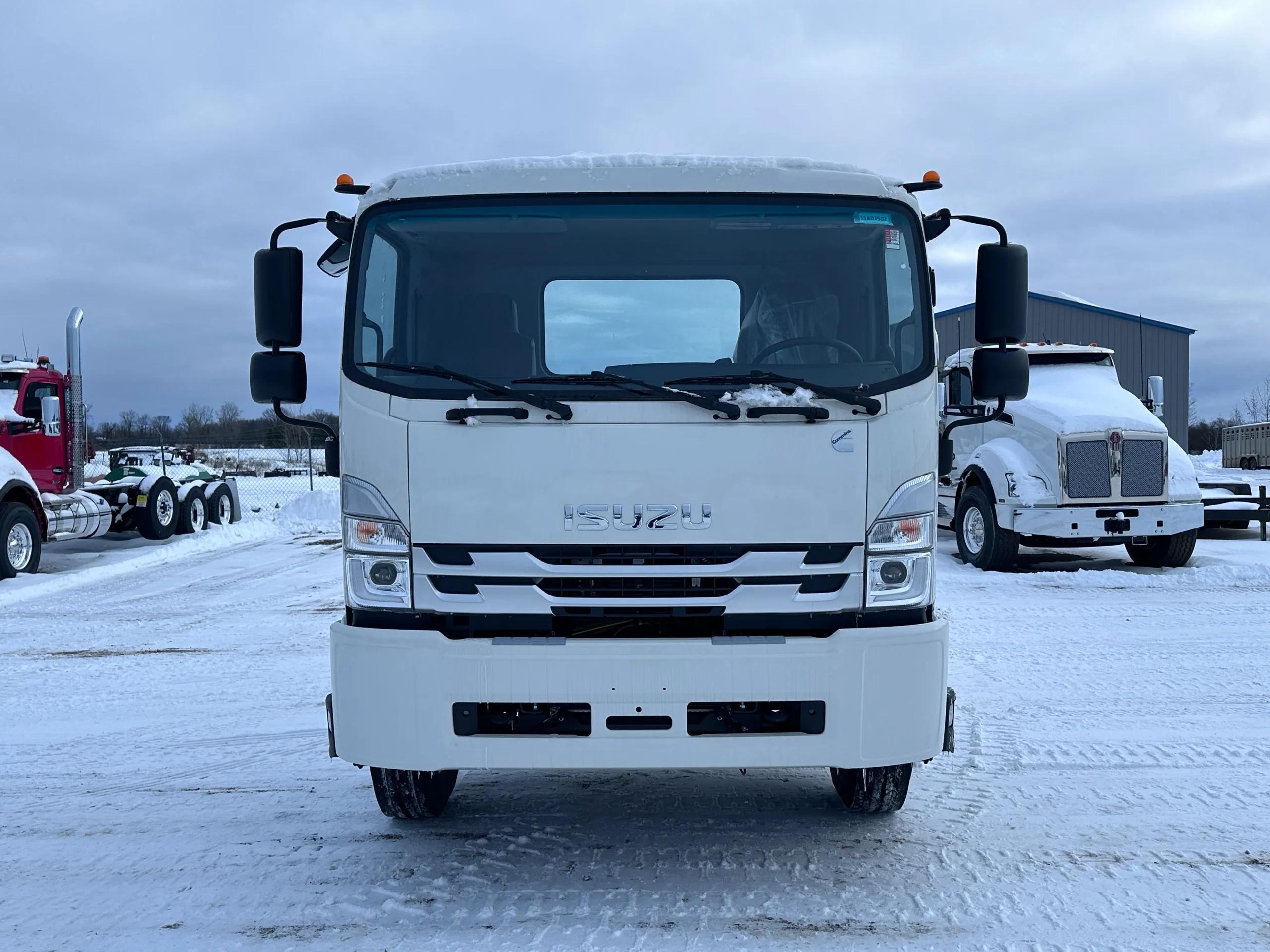 2025 Isuzu FTR — photo 2