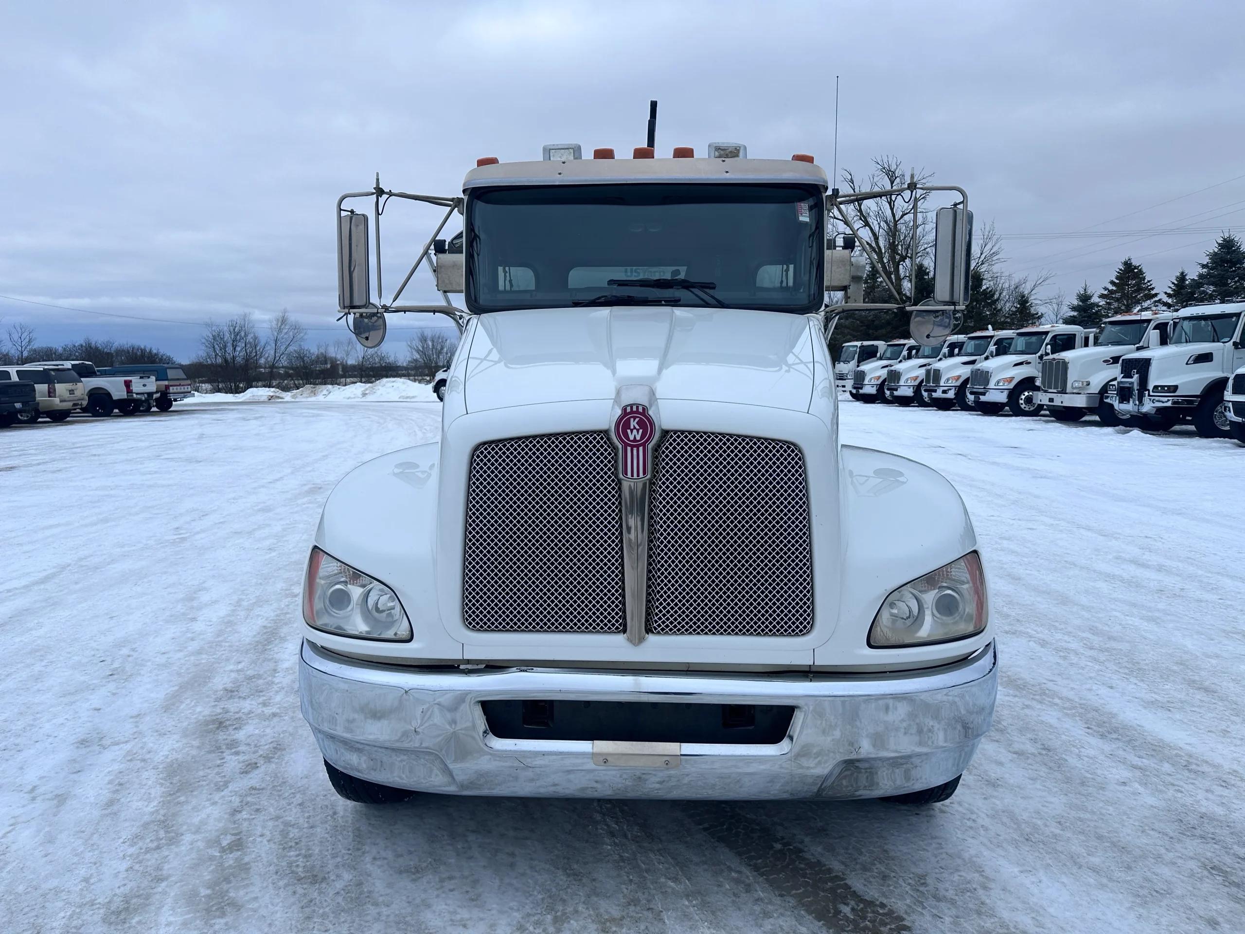 2020 Kenworth T270 — photo 2