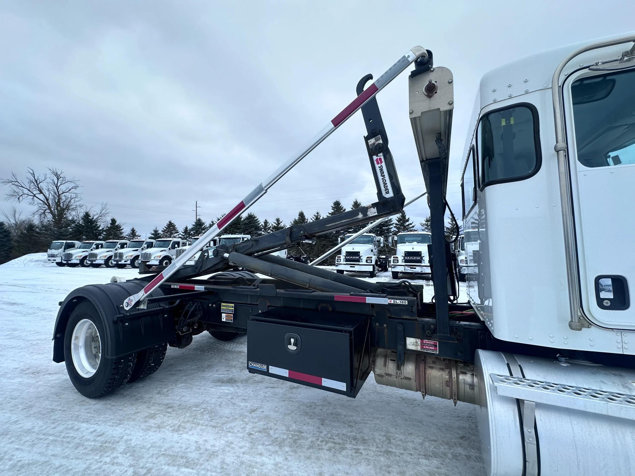 2020 Kenworth T270 — photo 6