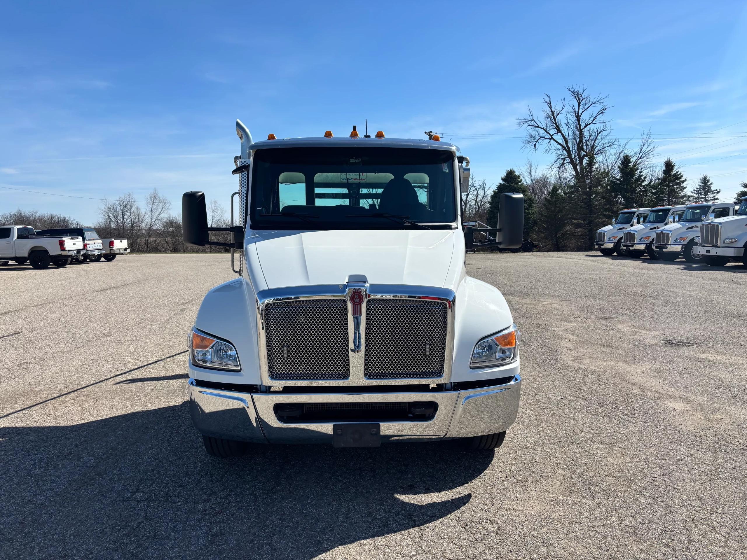 2025 Kenworth T280 — photo 2