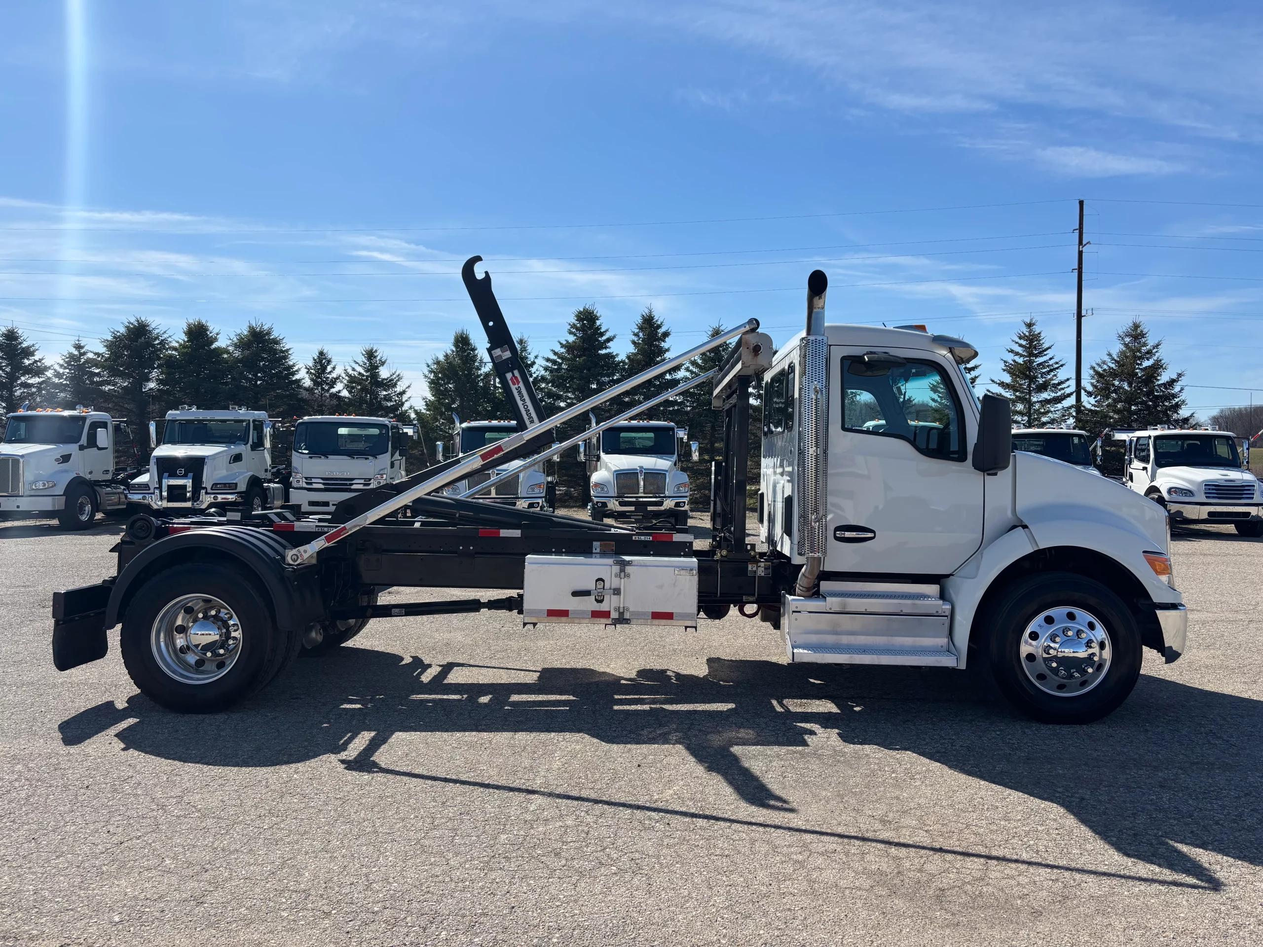 2025 Kenworth T280 — photo 4