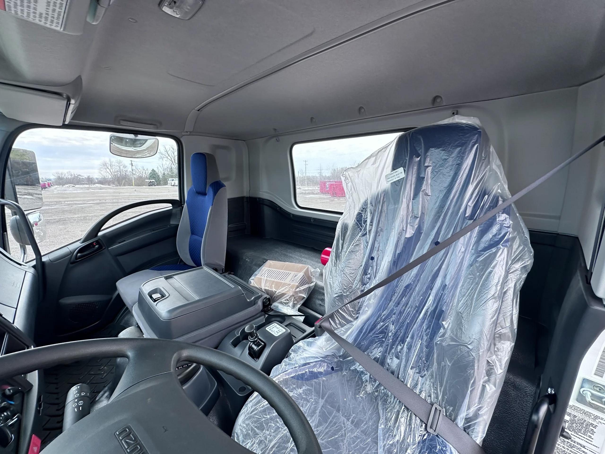 2025 Isuzu FTR — photo 6