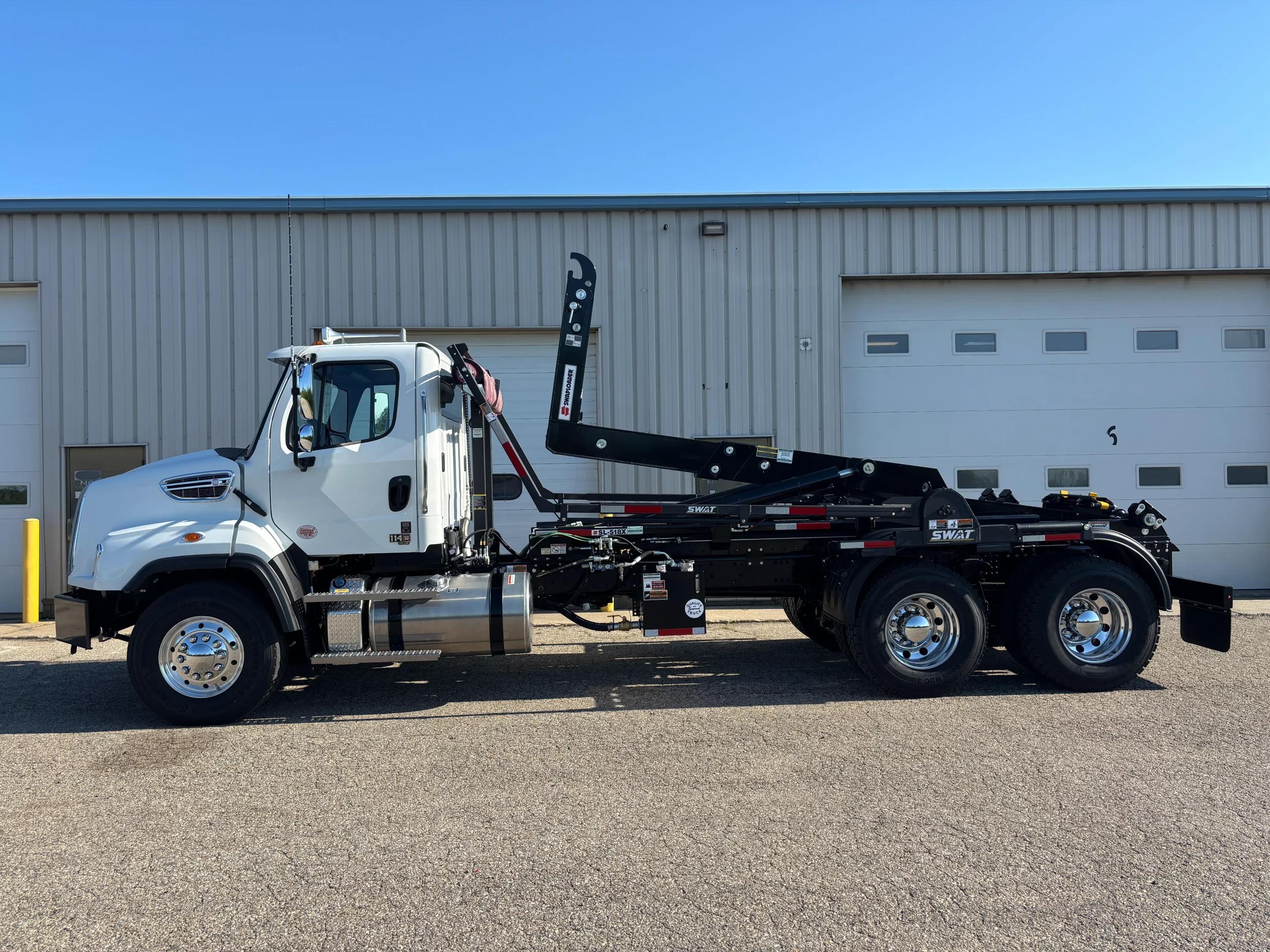 2027 Freightliner 114SD — photo 5