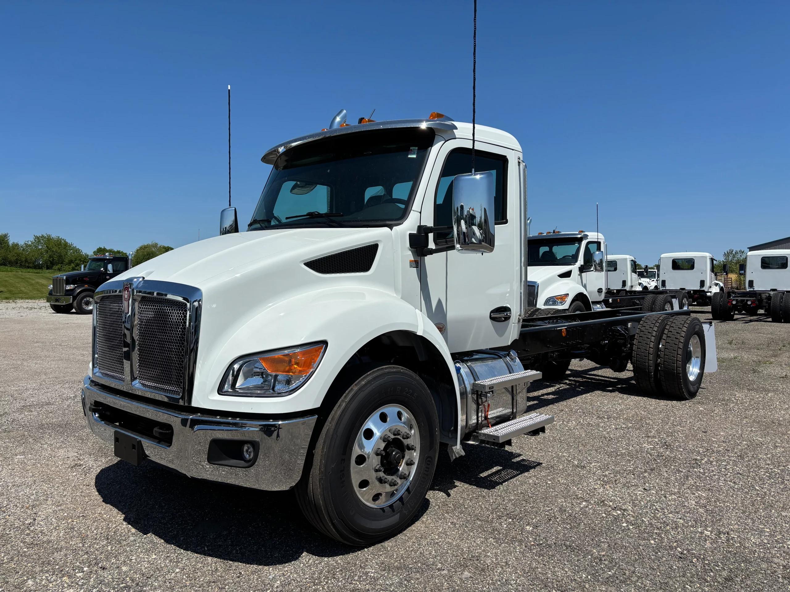 2027 Kenworth T380 — photo 3