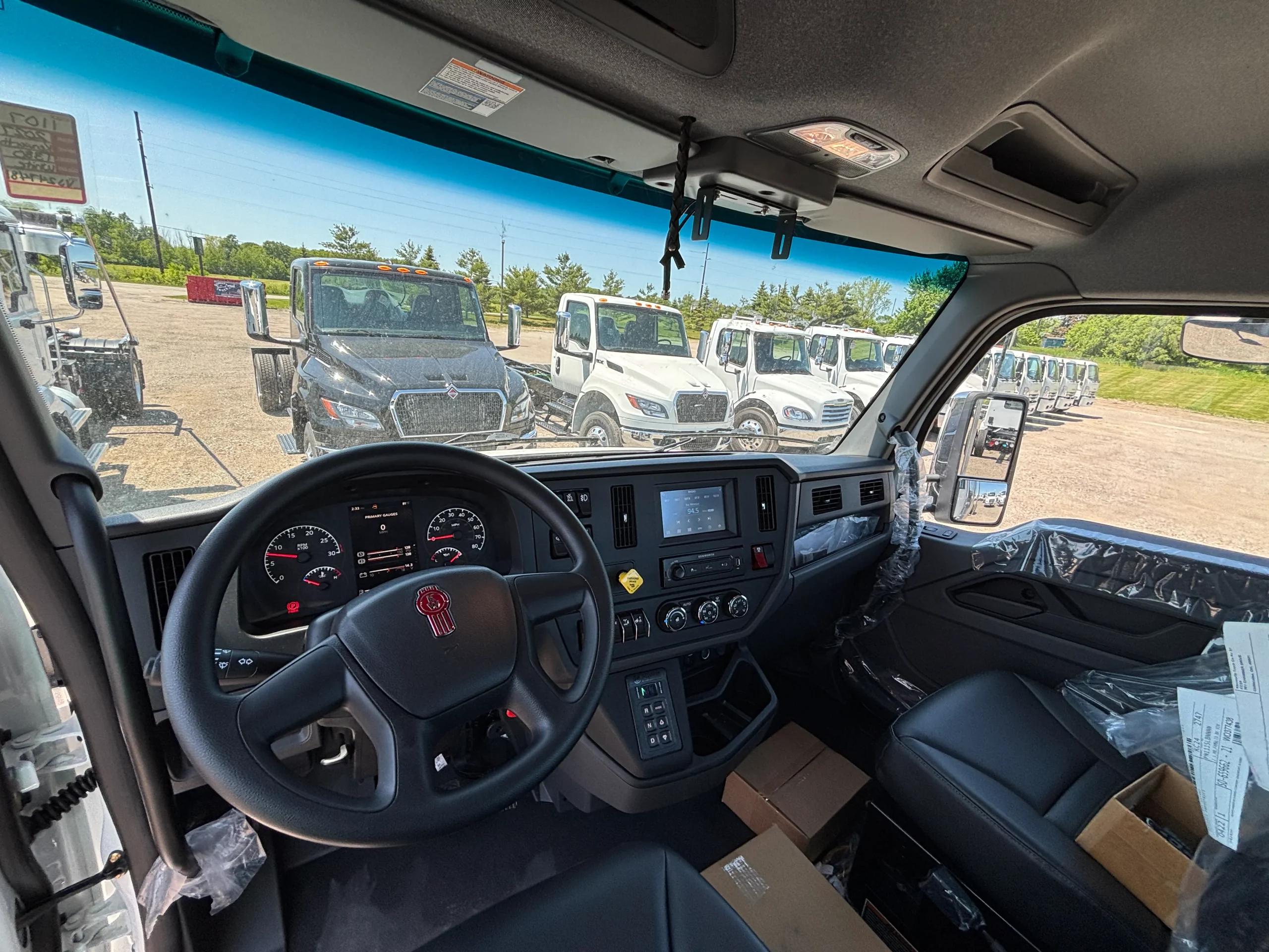 2027 Kenworth T380 — photo 6