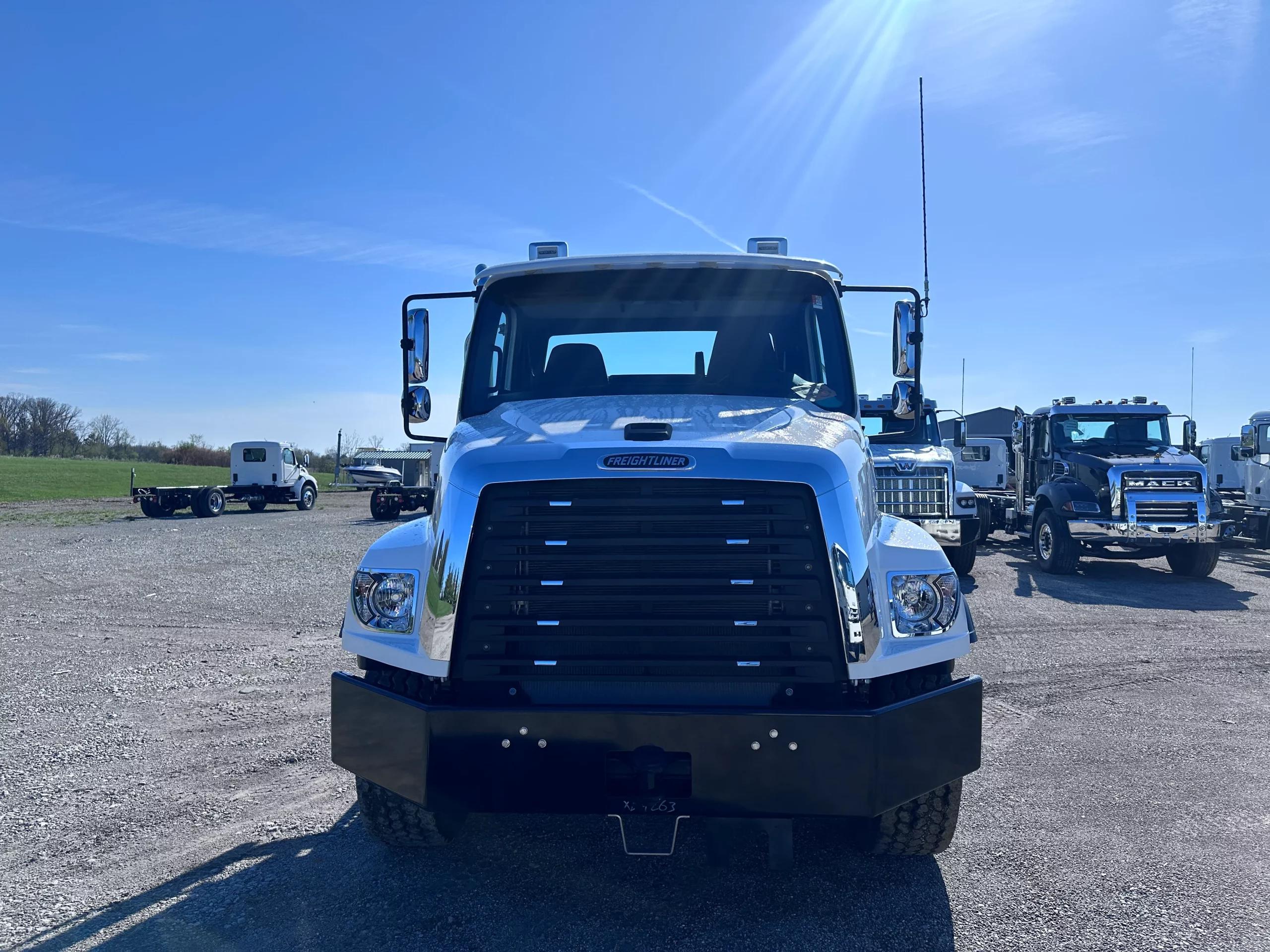 2027 Freightliner 114SD — photo 2