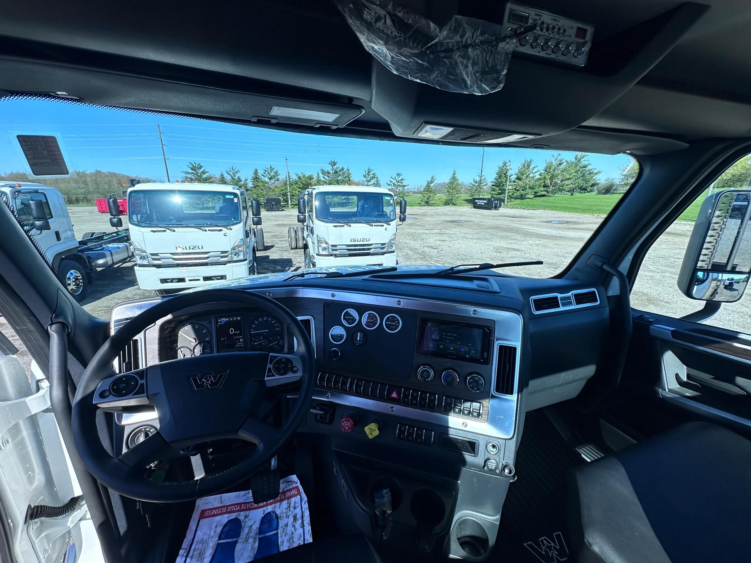 2027 Western Star 49X — photo 6