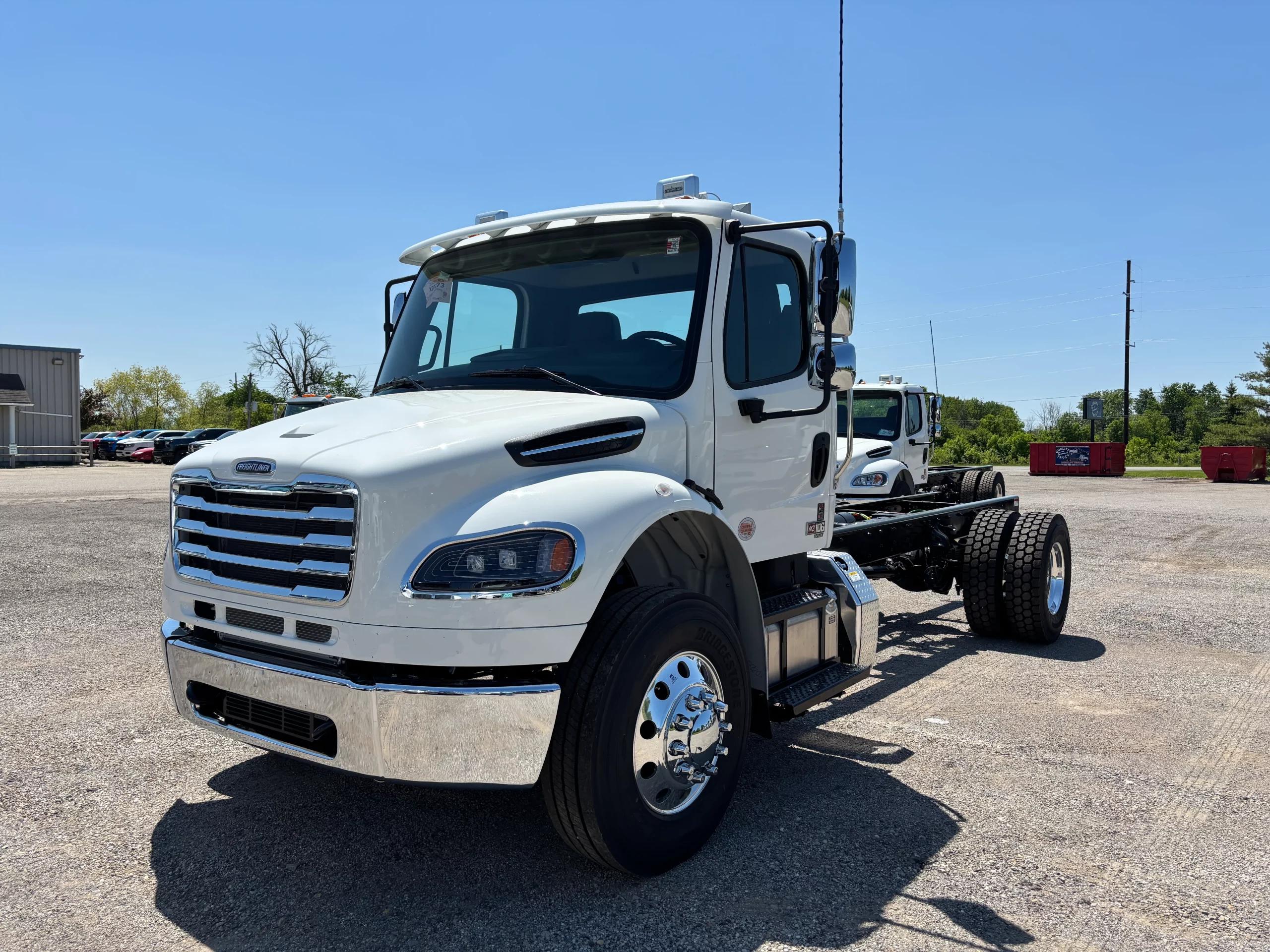2027 Freightliner eM2 — photo 3