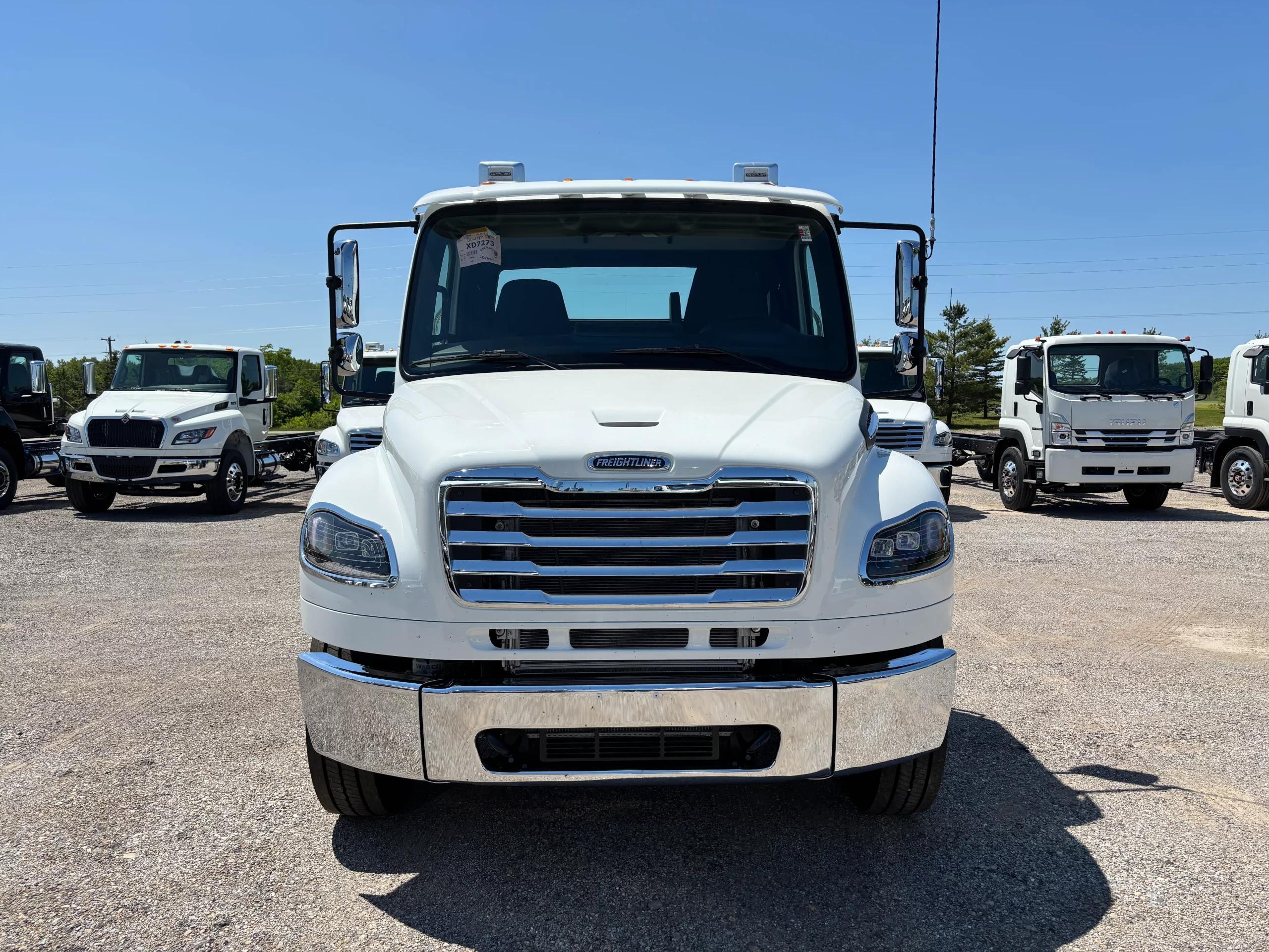 2027 Freightliner eM2 — photo 2