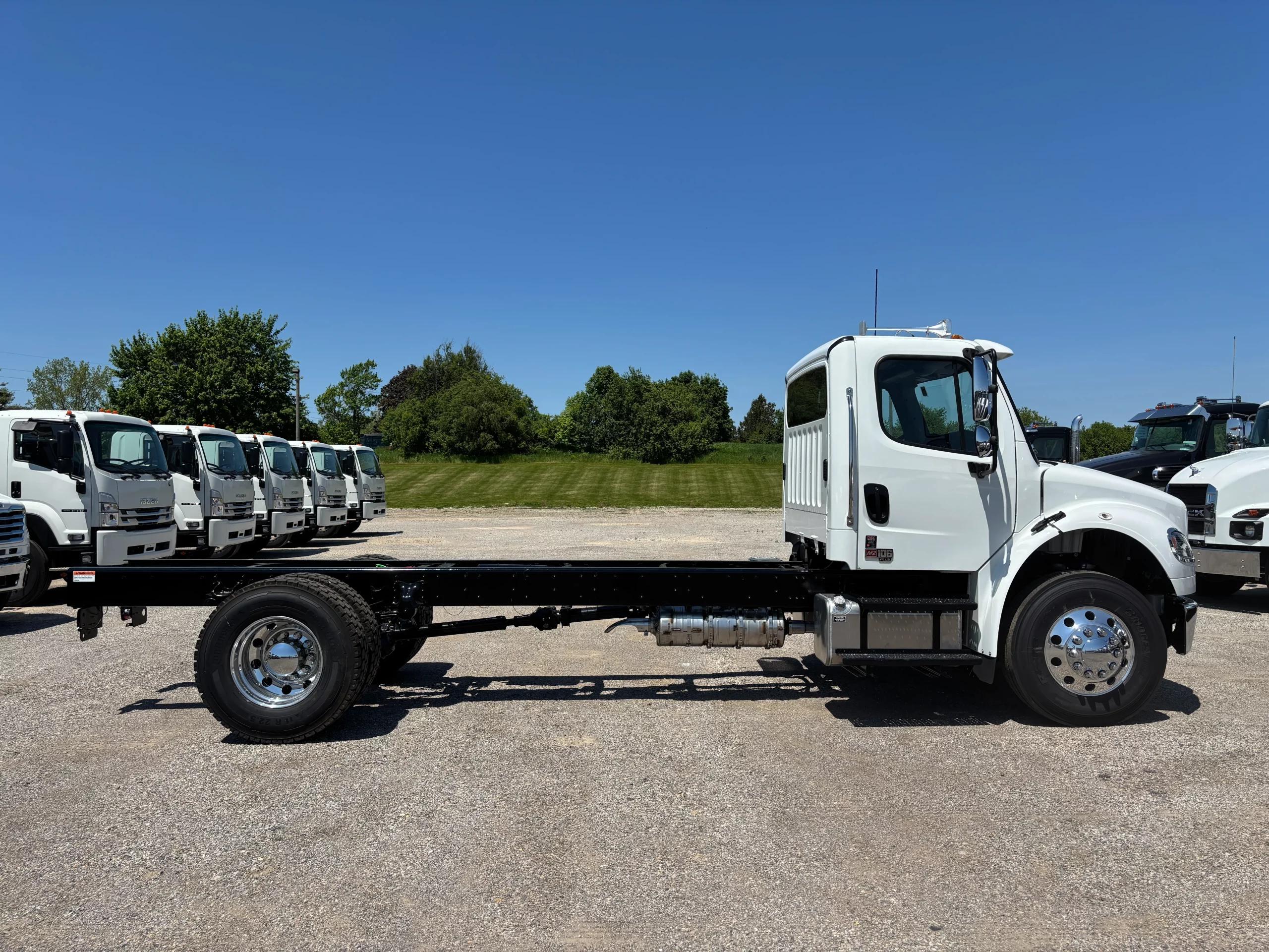 2027 Freightliner eM2 — photo 4