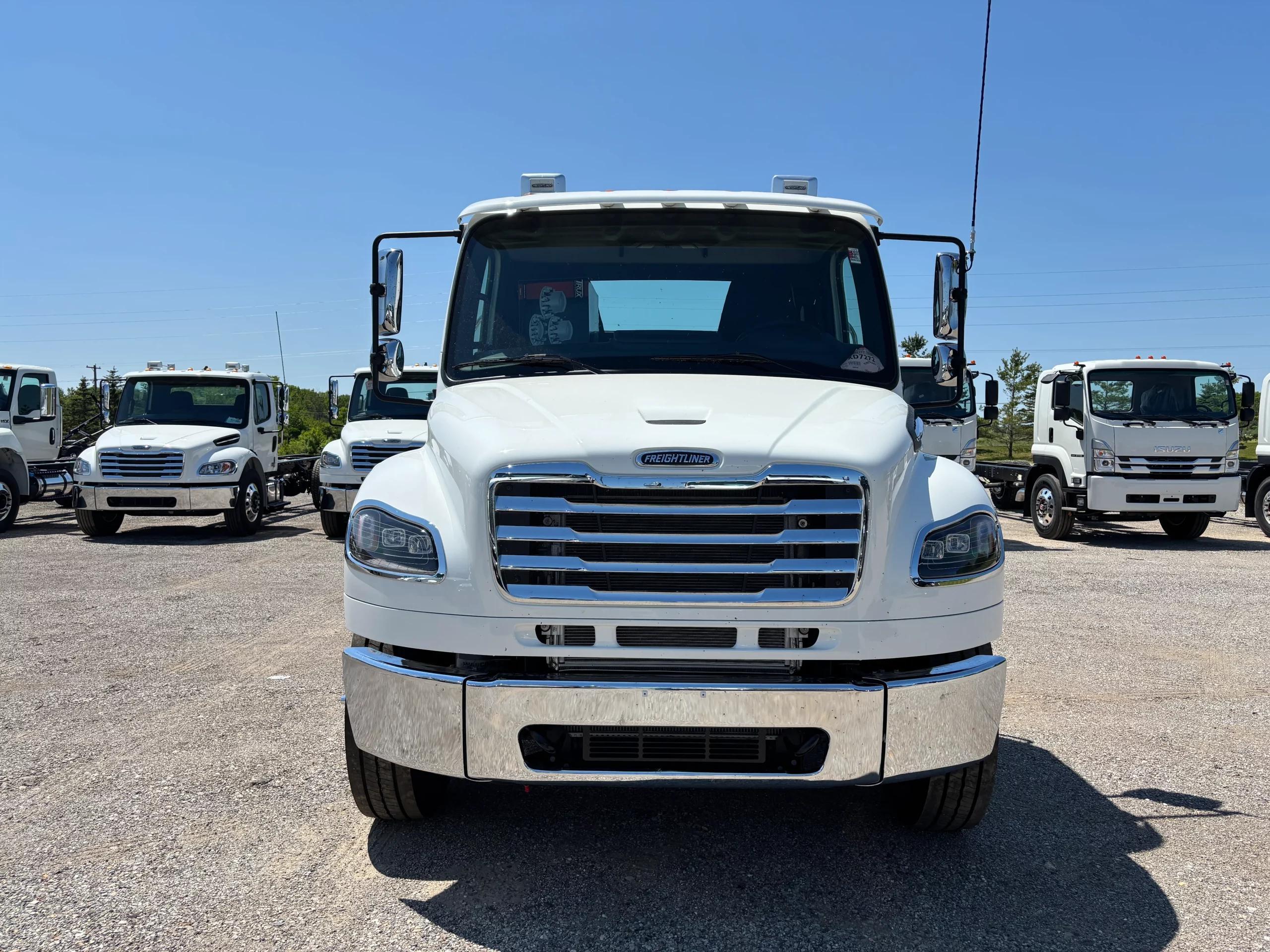 2027 Freightliner eM2 — photo 2