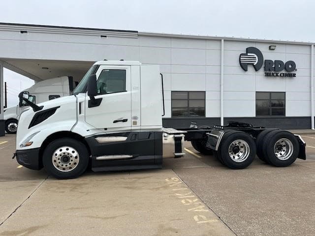 2025 Volvo VNL 300 — photo 5