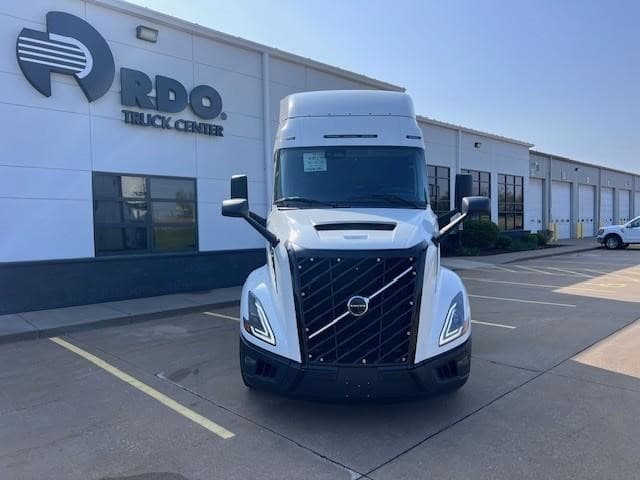 2026 Volvo — photo 2