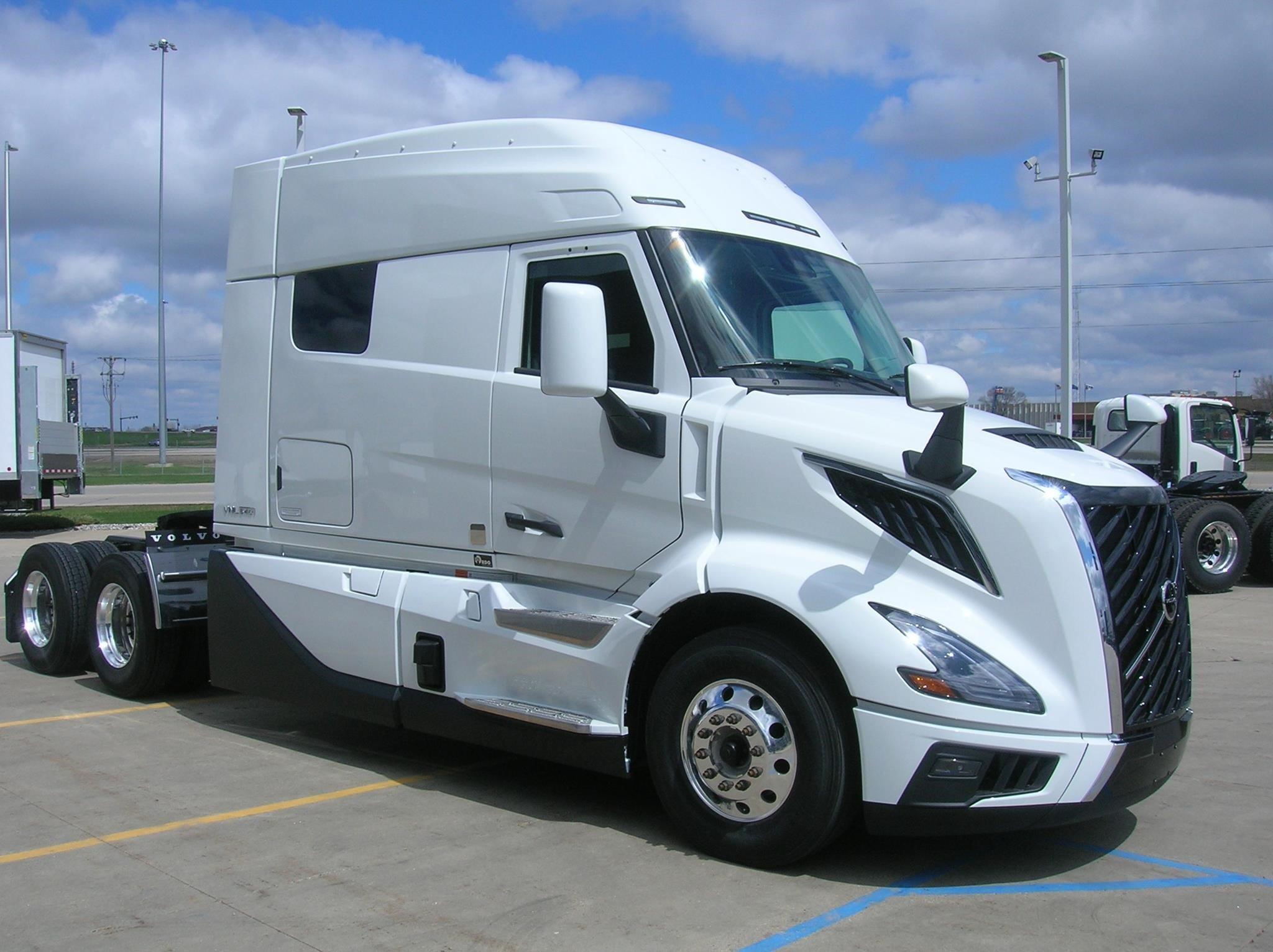 2025 Volvo — photo 3