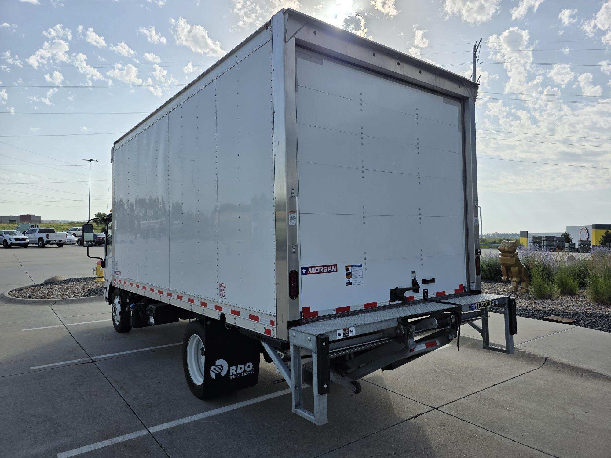 2024 Isuzu — photo 3