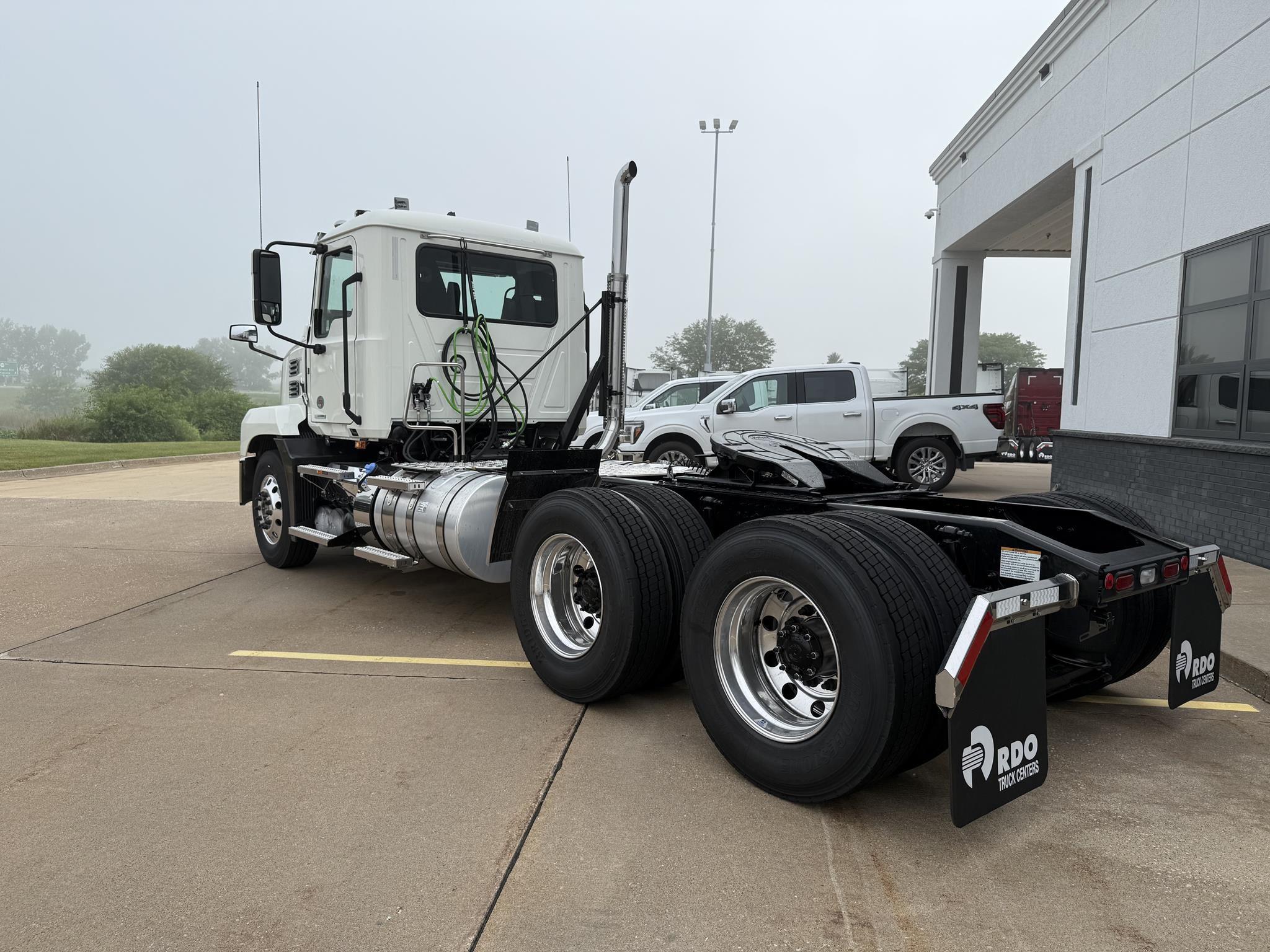 2026 Mack Anthem — photo 6