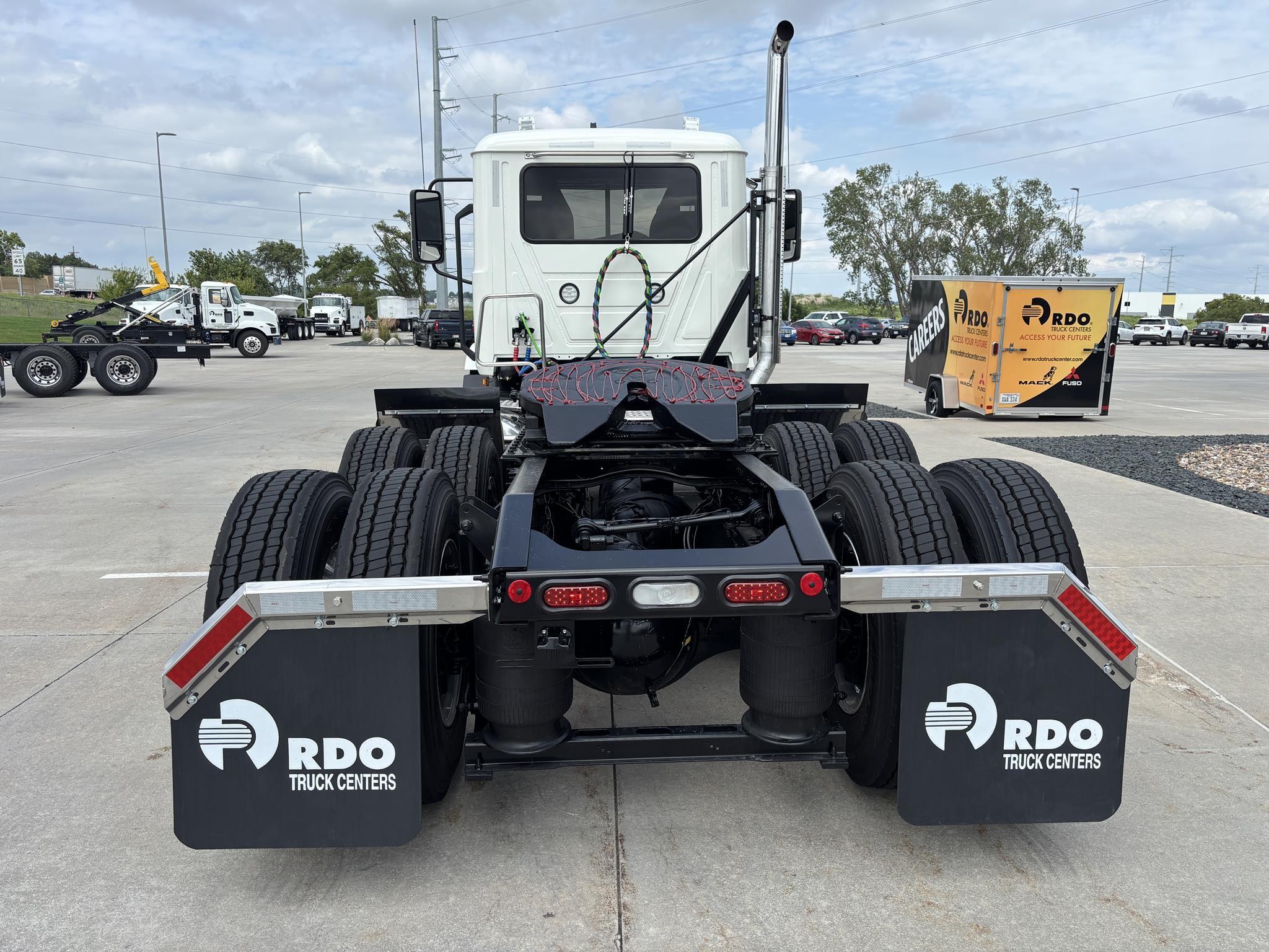 2026 Mack Anthem — photo 3