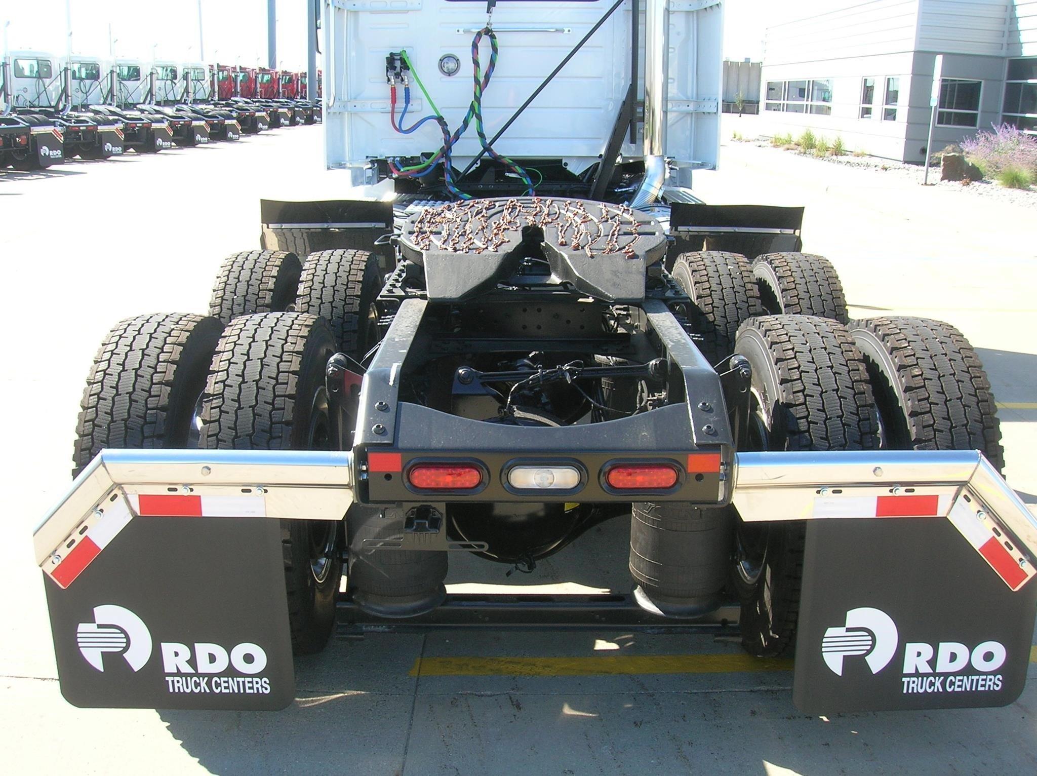 2026 Volvo VNR 640 — photo 6