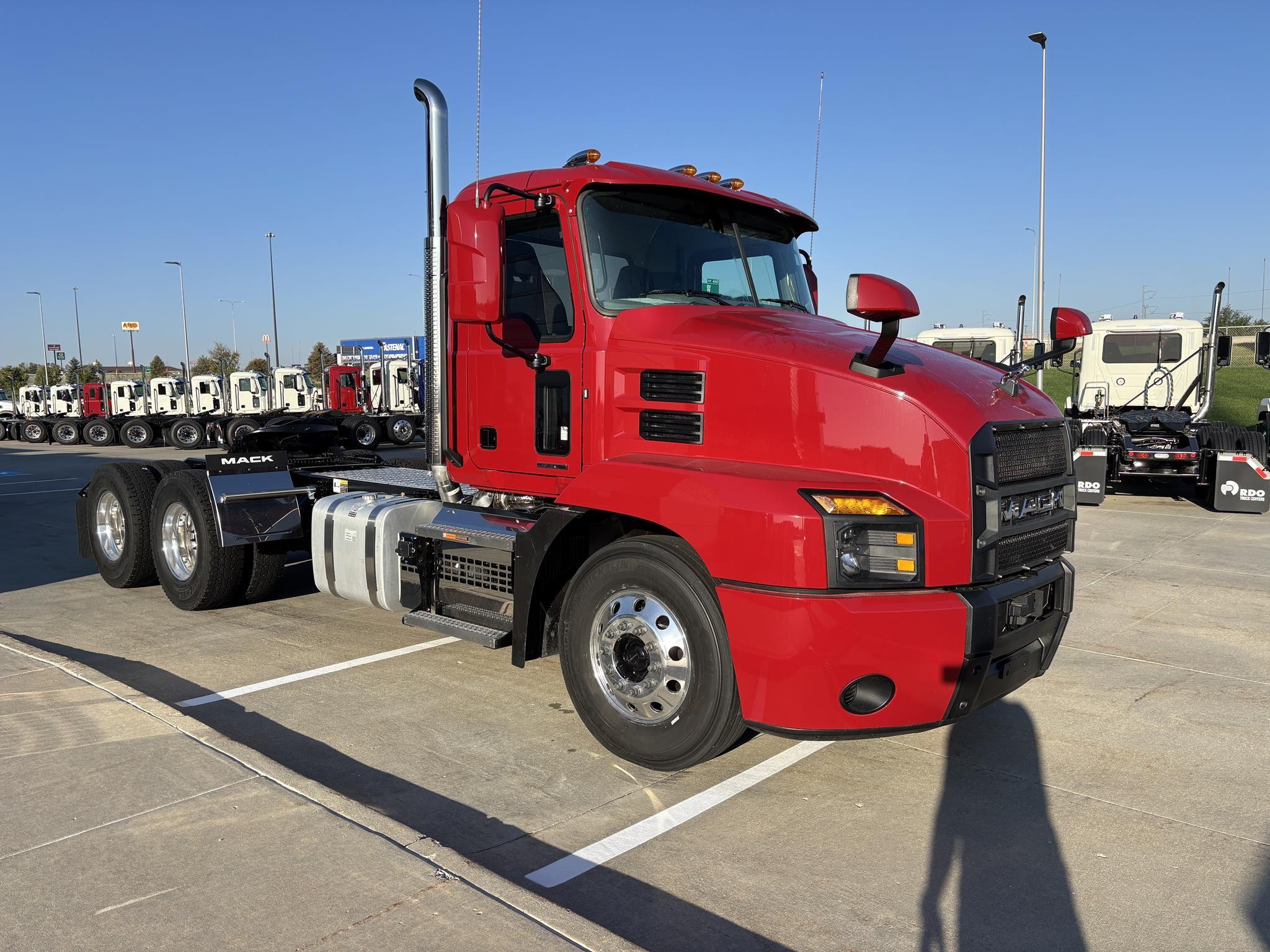 2026 Mack Anthem — photo 6