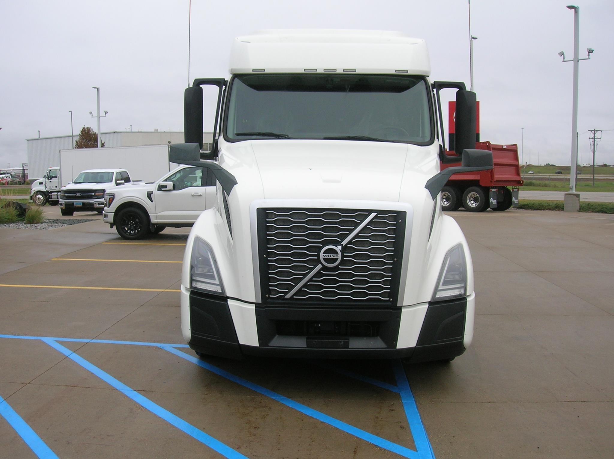 2022 Volvo — photo 2