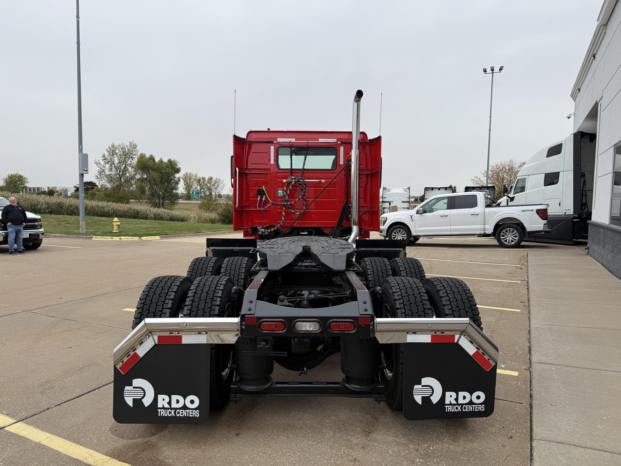 2026 Volvo VNR 640 — photo 5