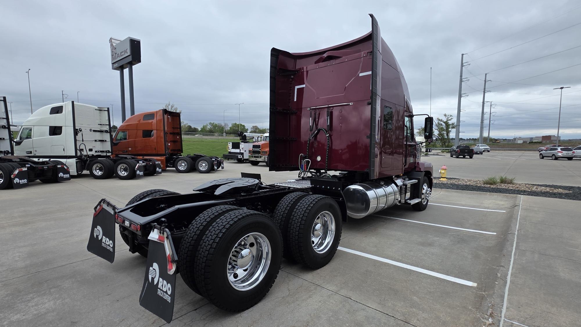 2021 Mack Anthem — photo 6