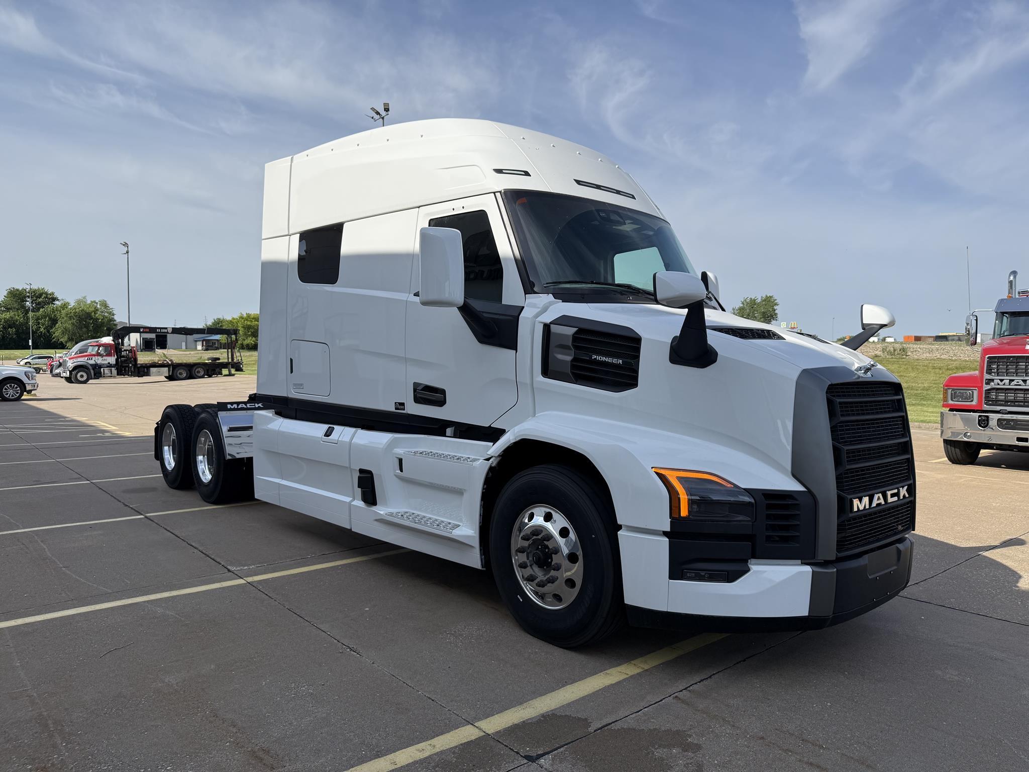 2026 Mack Pioneer — photo 3