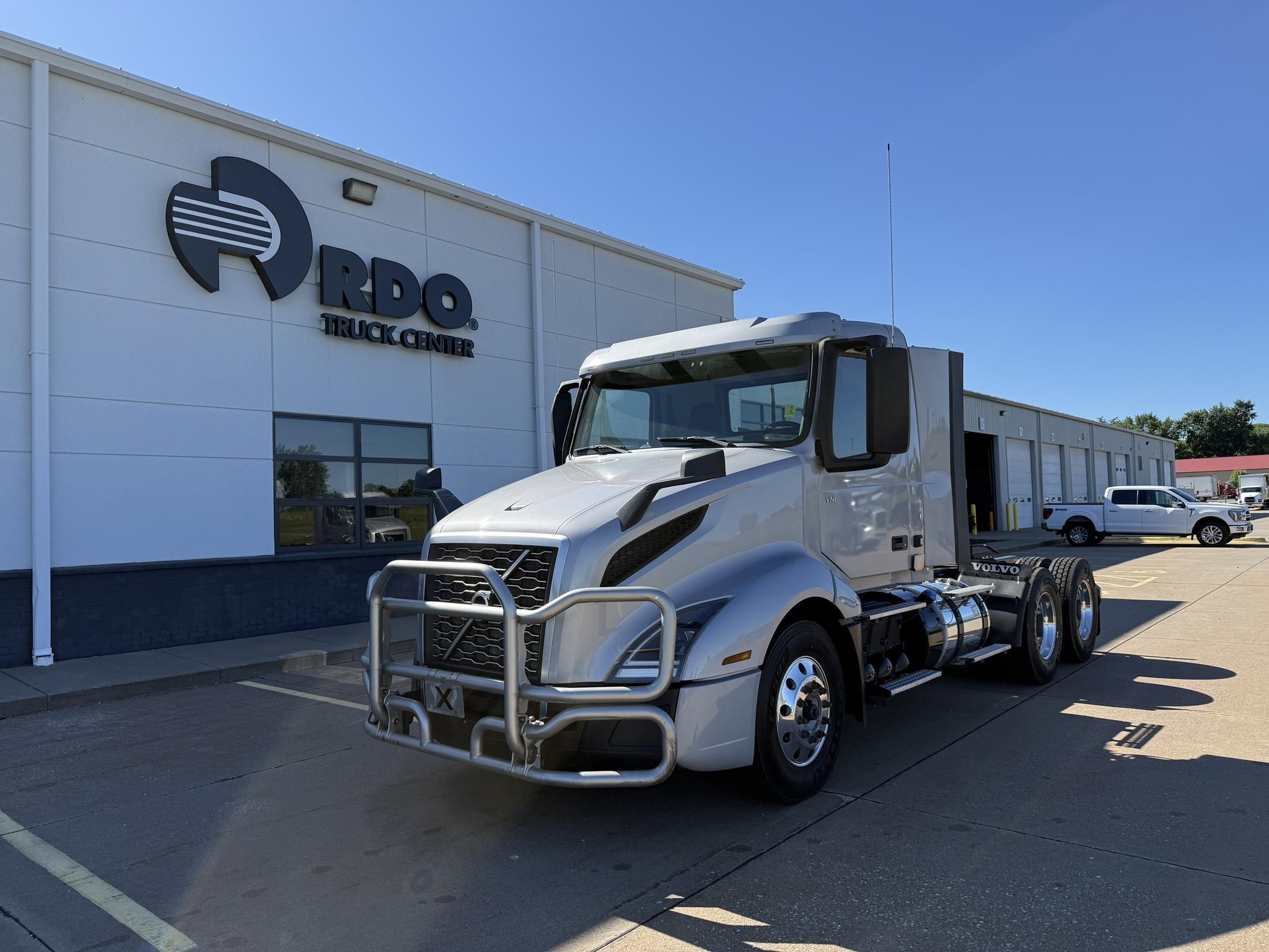 2024 Volvo VNL 300