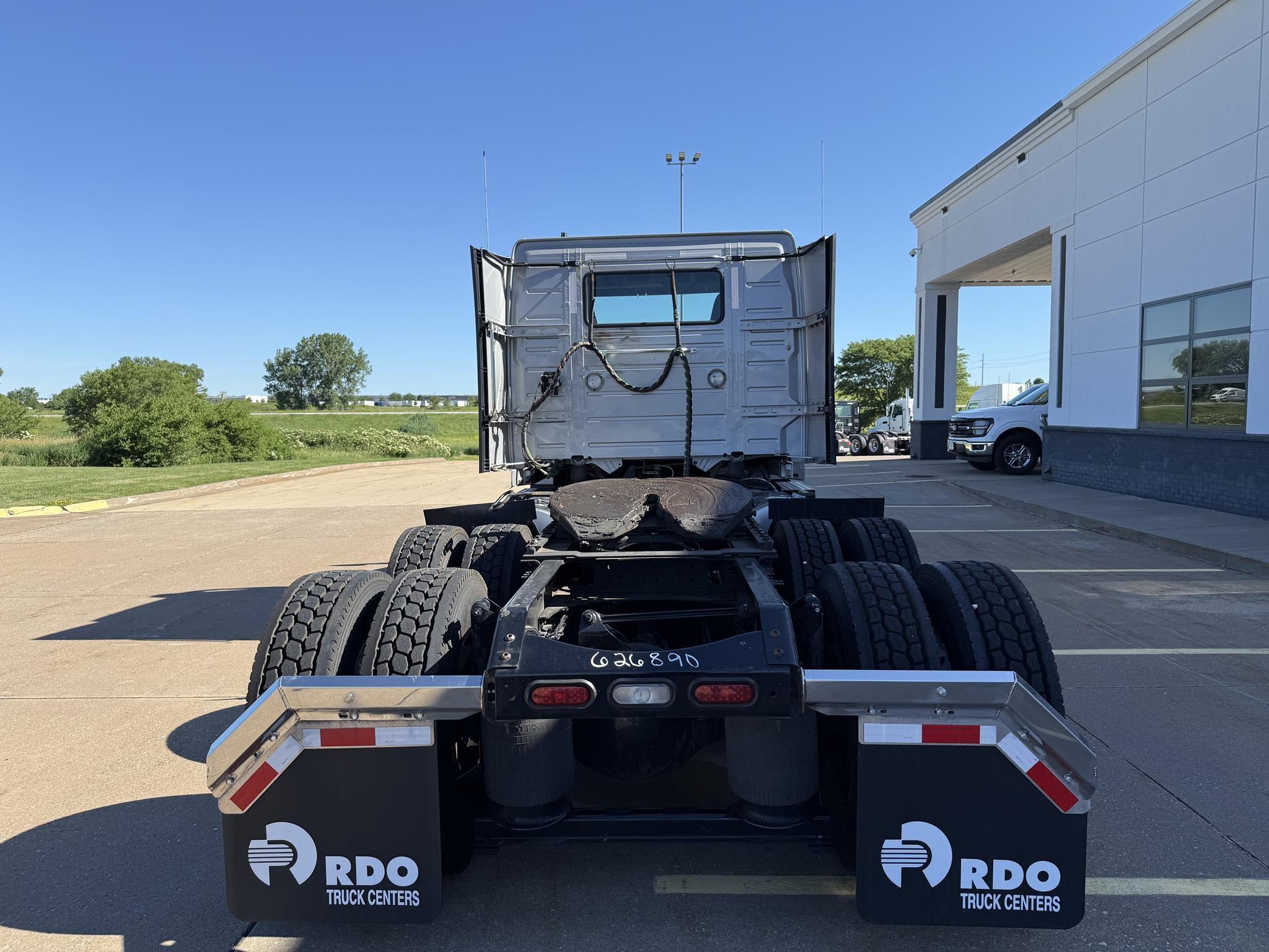 2024 Volvo VNL 300 — photo 5