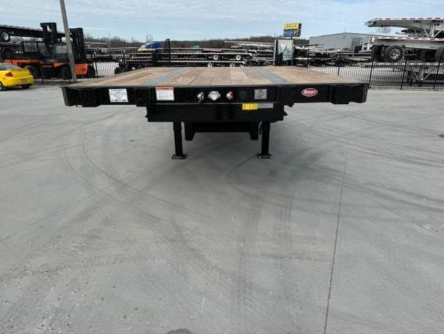 2027 Dorsey Trailer in Villa Ridge, MO — photo 2
