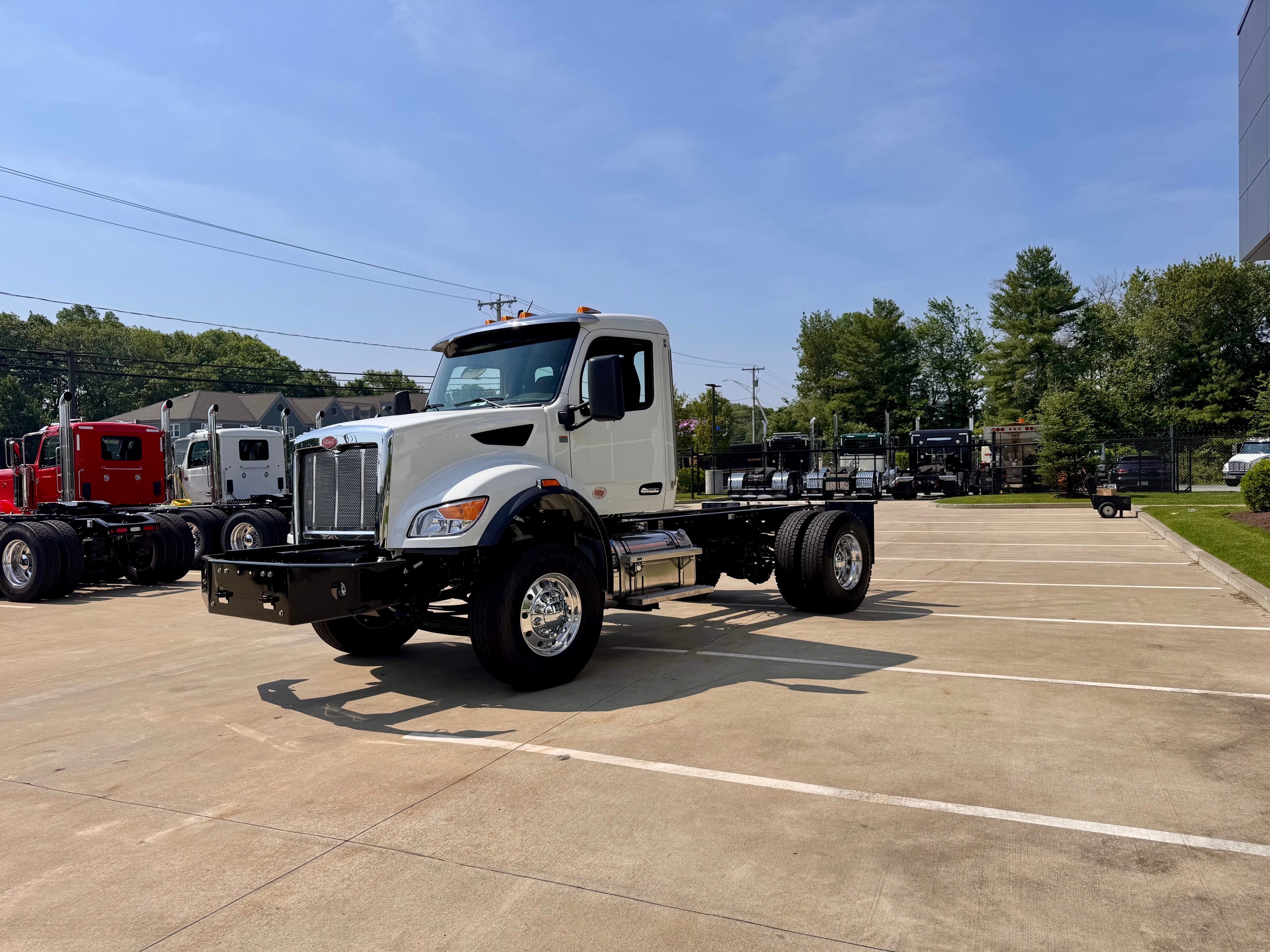 2025 Peterbilt 548 in North Haven, CT — photo 2