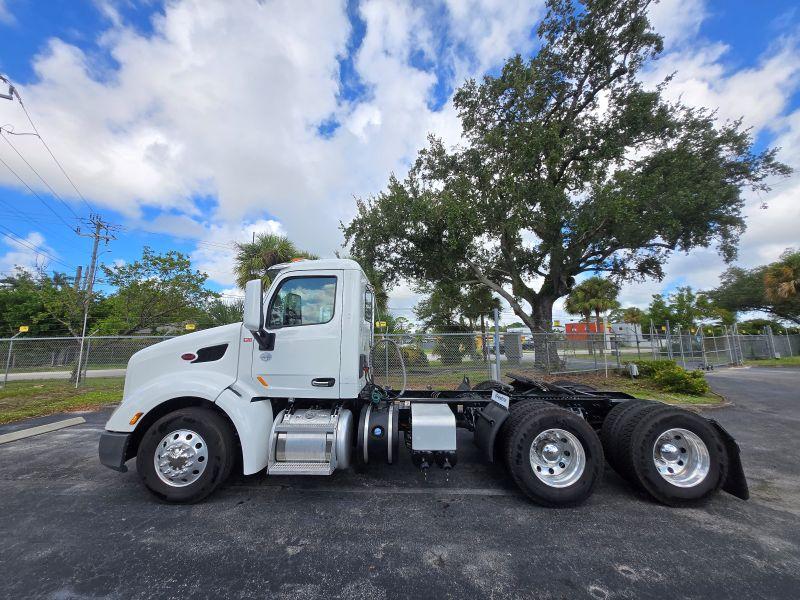 2021 Peterbilt 579 in Fort Lauderdale, FL — photo 9