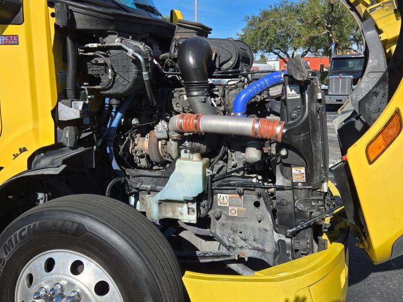 2022 Peterbilt 579 in Fort Lauderdale, FL — photo 11