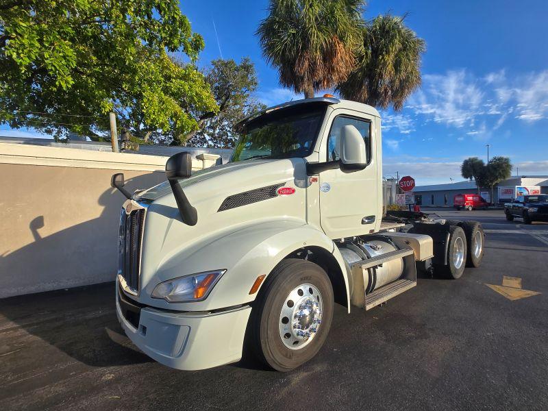 2022 Peterbilt 579 in Fort Lauderdale, FL — photo 2