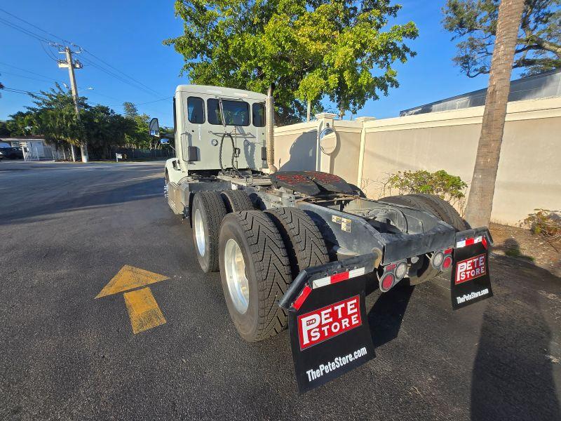 2022 Peterbilt 579 in Fort Lauderdale, FL — photo 15