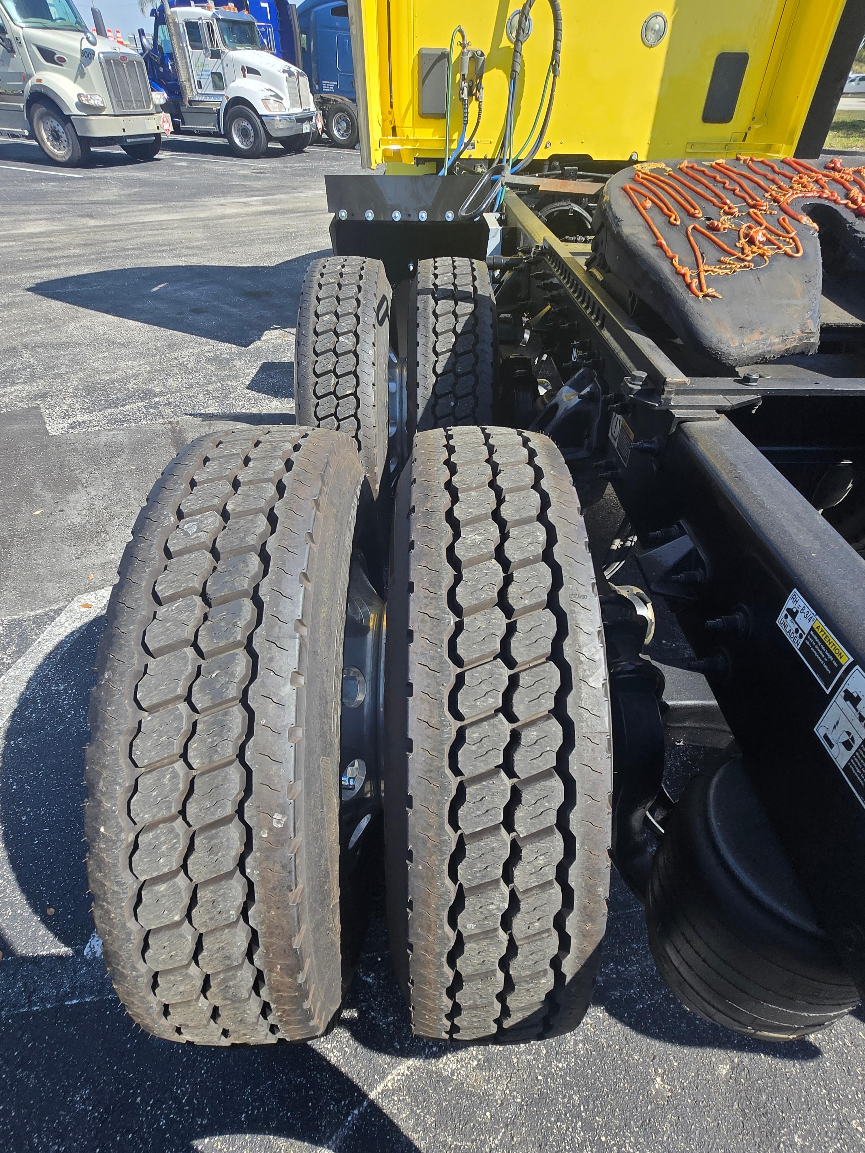 2021 Peterbilt 579 in Fort Myers, FL — photo 16