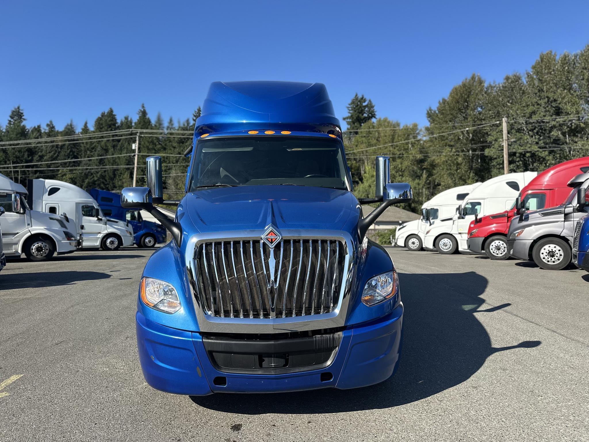 2021 International LT in Ridgefield, WA — photo 3