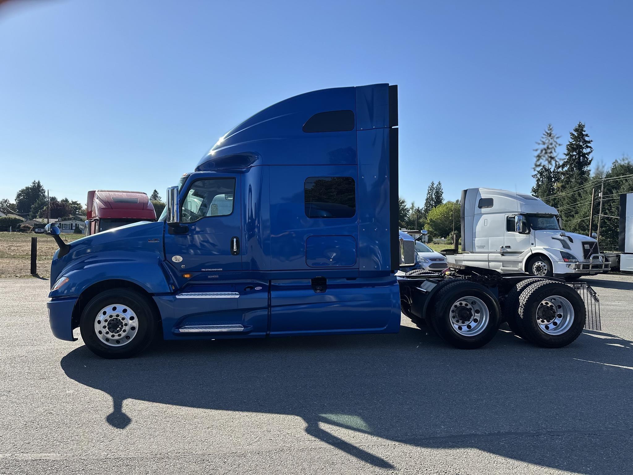 2021 International LT in Ridgefield, WA — photo 5