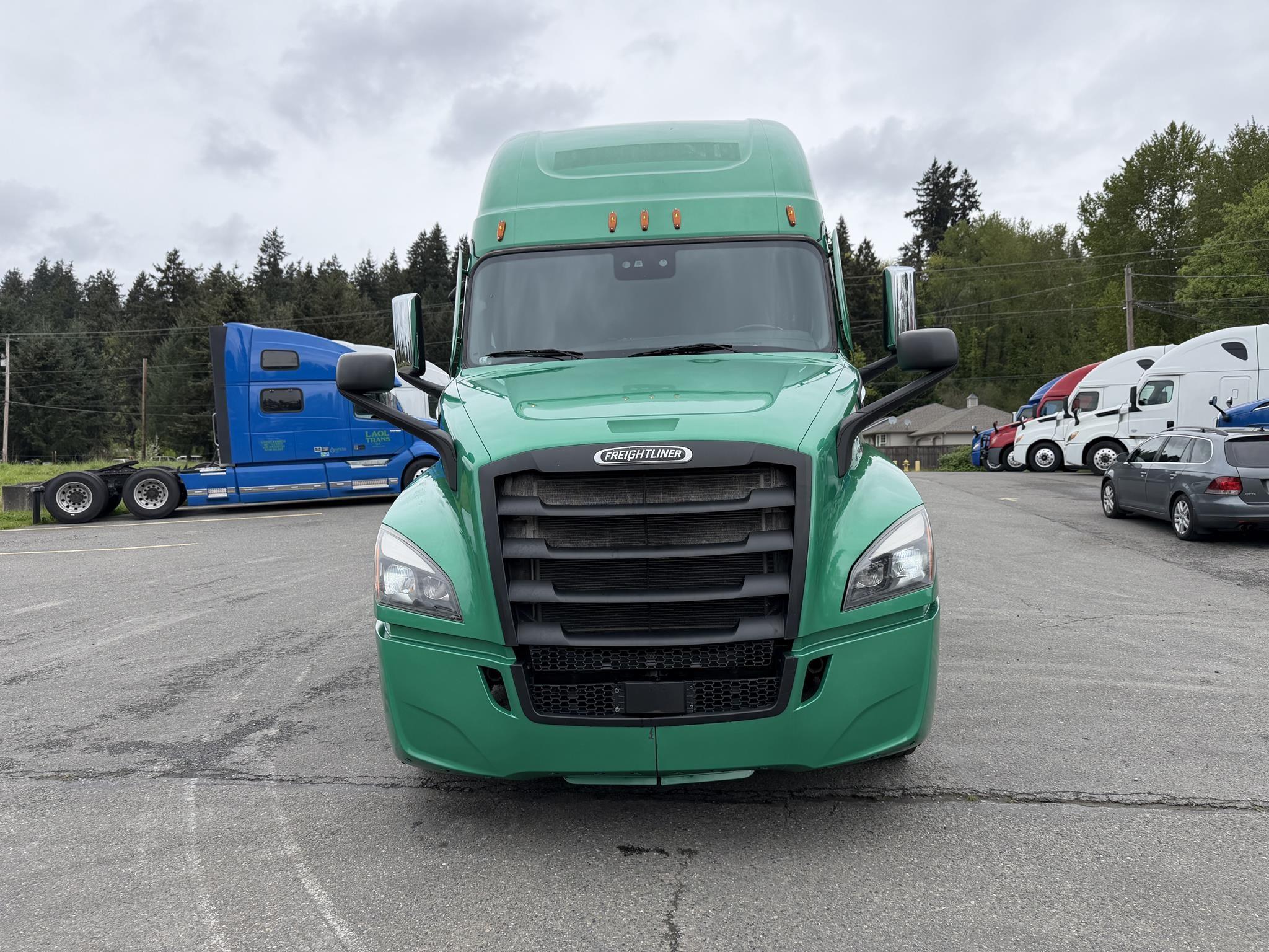 2022 Freightliner Cascadia in Ridgefield, WA — photo 2