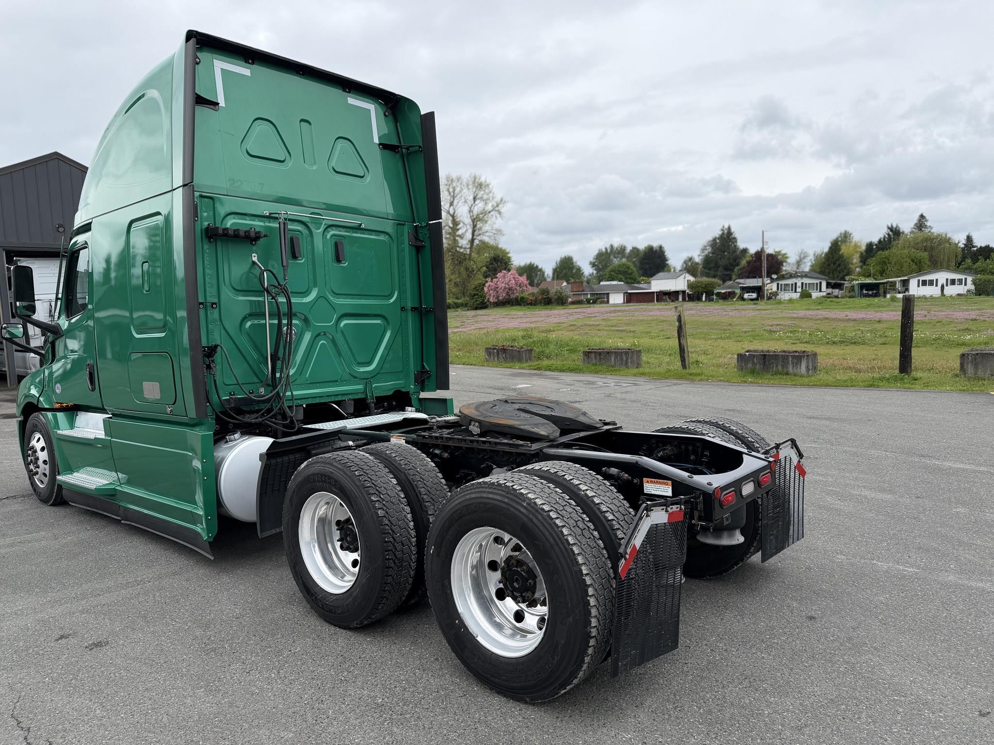 2022 Freightliner Cascadia in Ridgefield, WA — photo 6