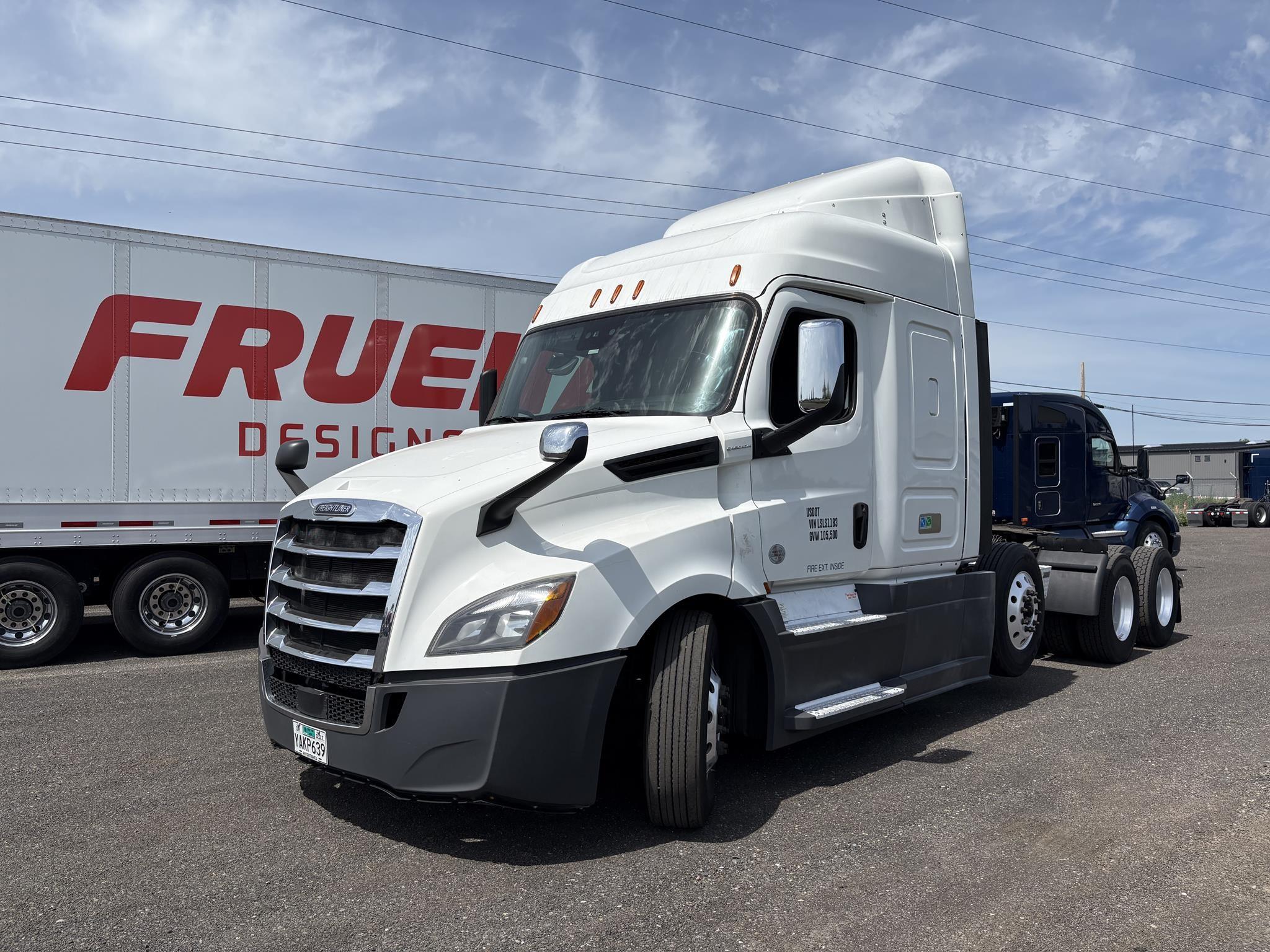 2020 Freightliner Cascadia — photo 2
