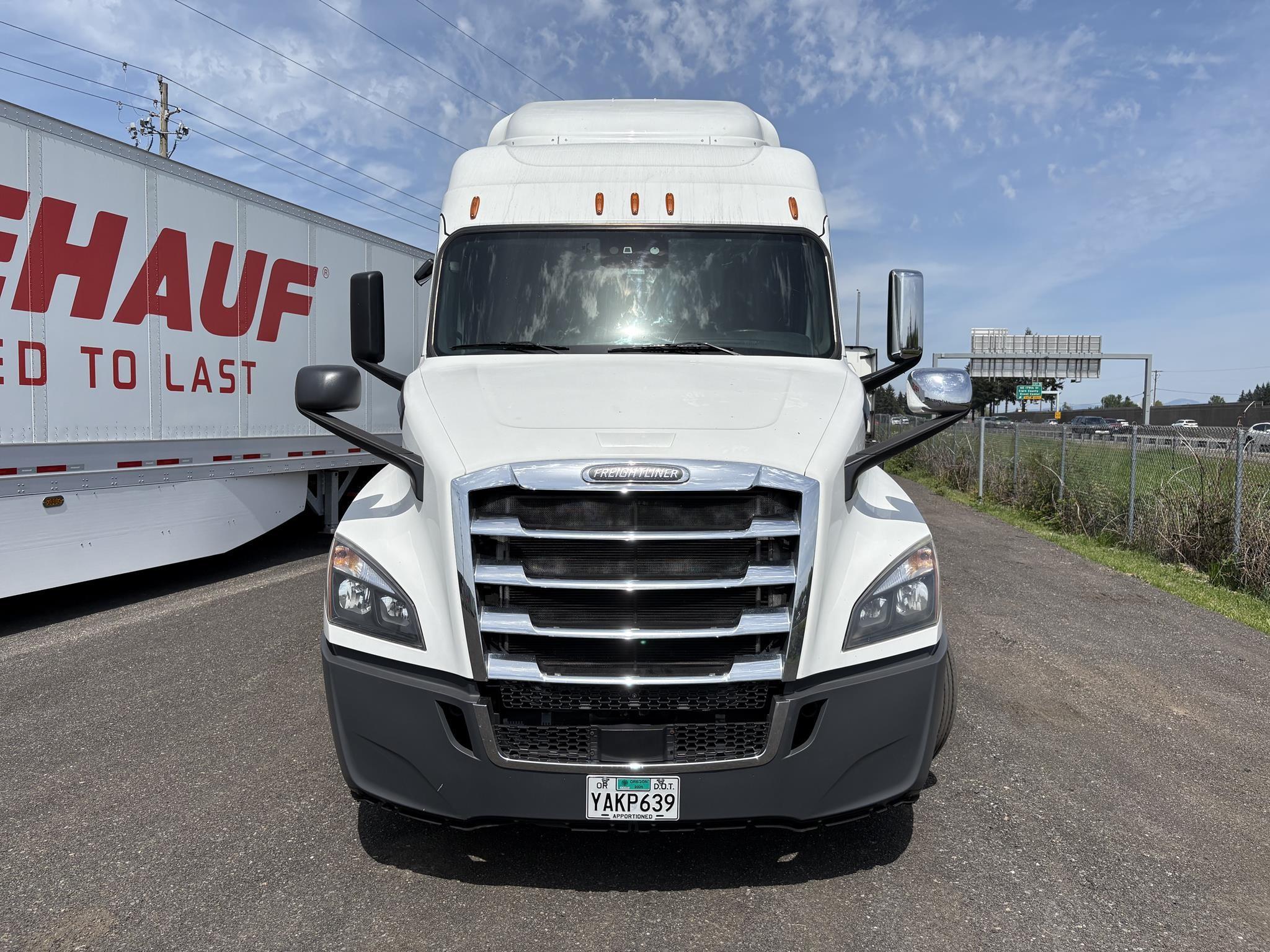 2020 Freightliner Cascadia — photo 3