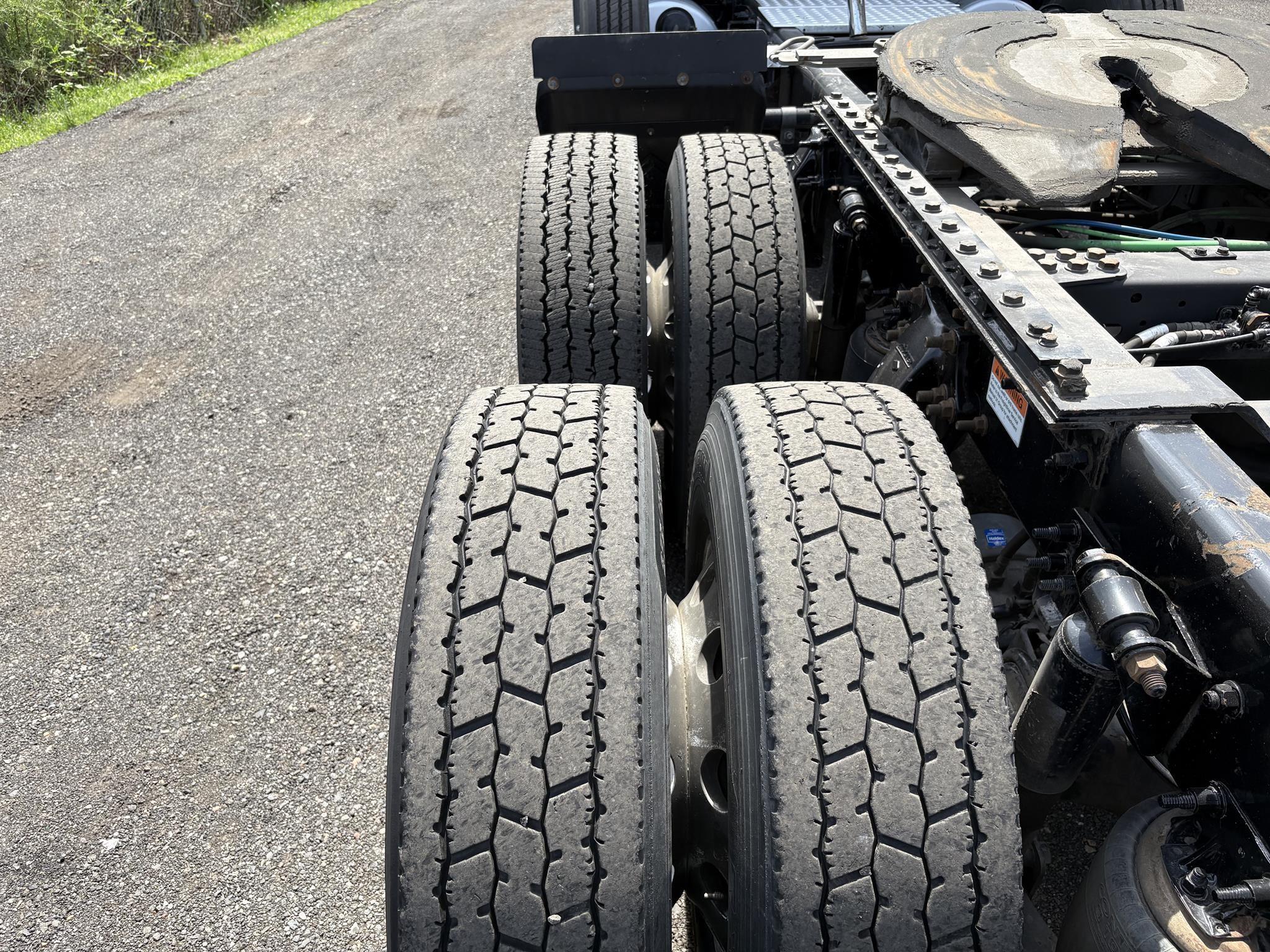 2020 Freightliner Cascadia — photo 6